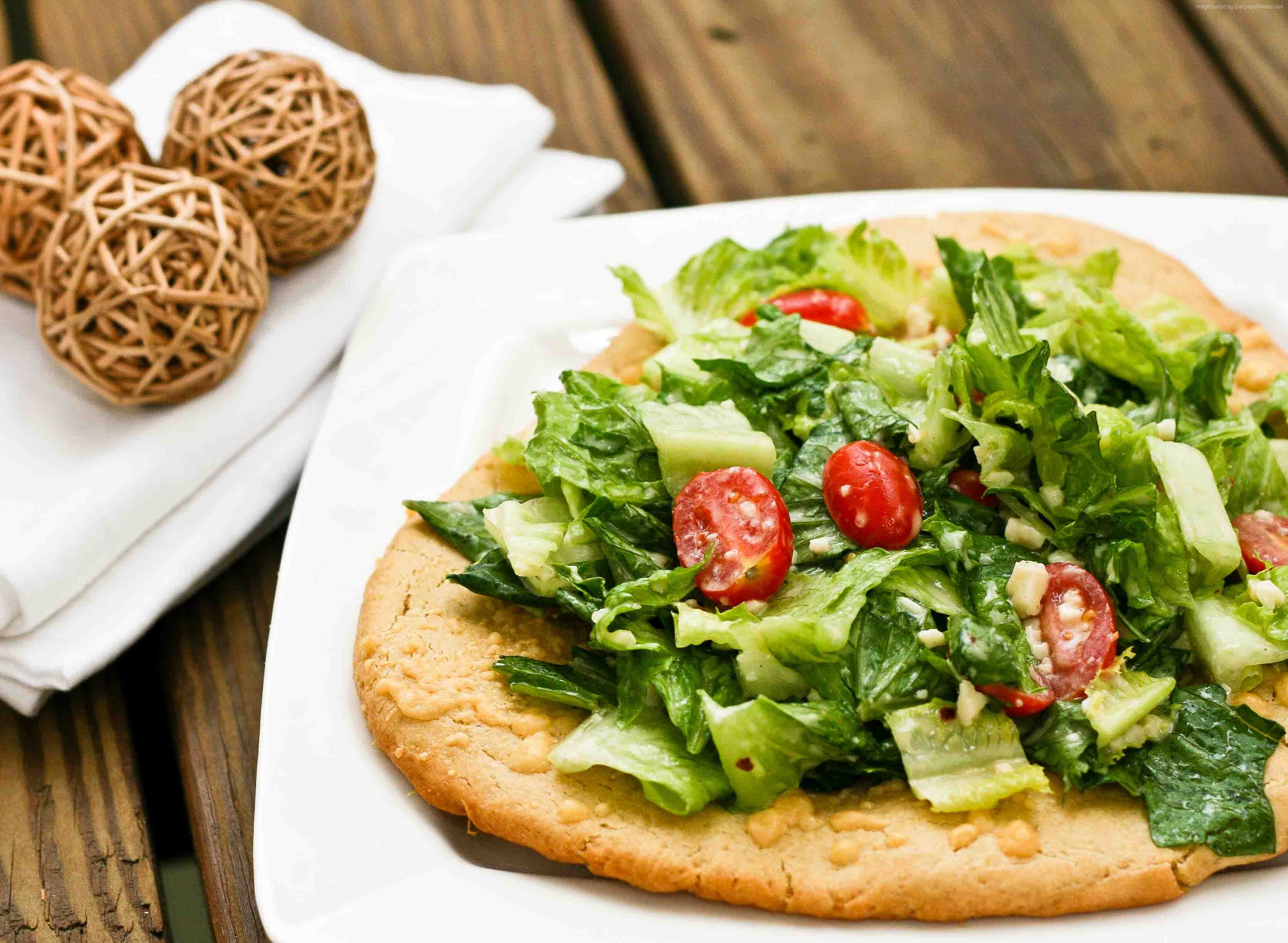 Salad with cherry tomatoes on flatbread HD Wallpaper
