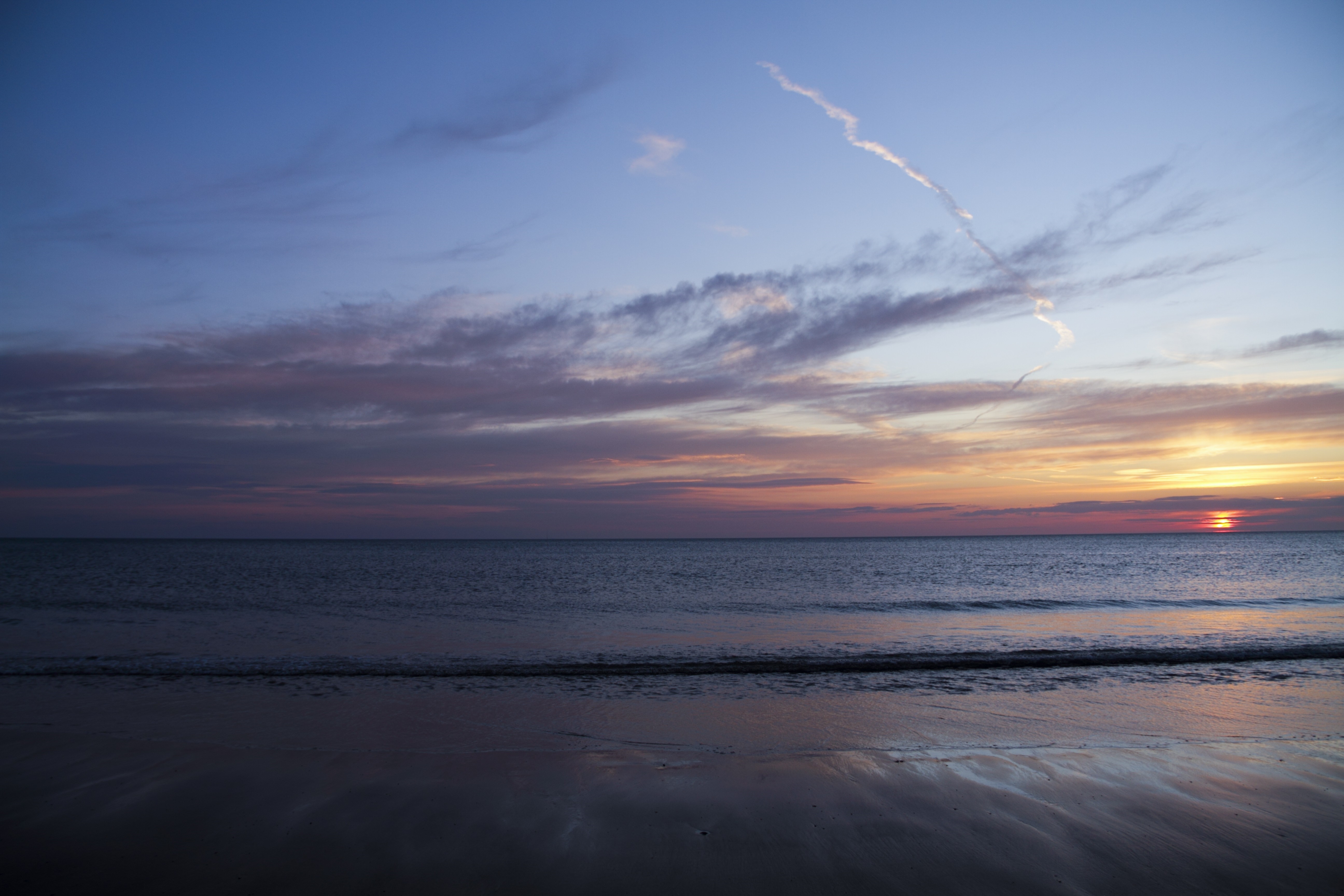 Sunset over the ocean with clouds and beach HD Wallpaper