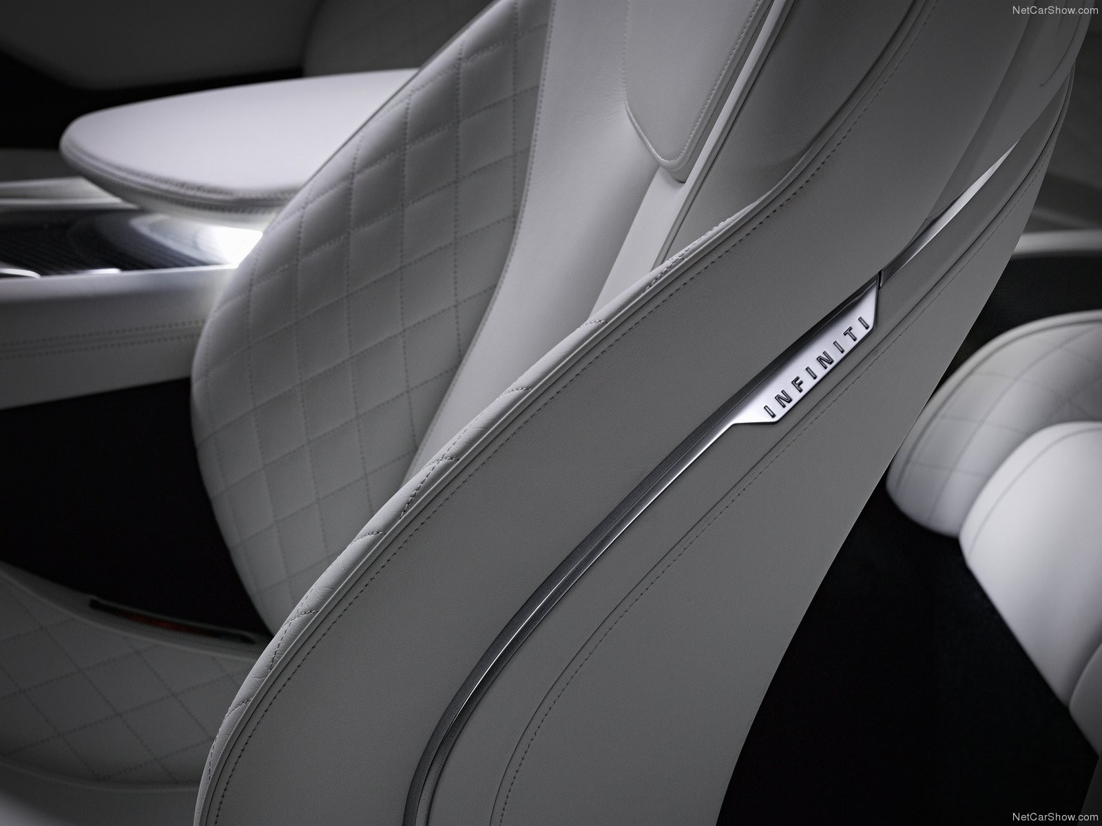 Infiniti car interior with quilted white leather seats HD Wallpaper