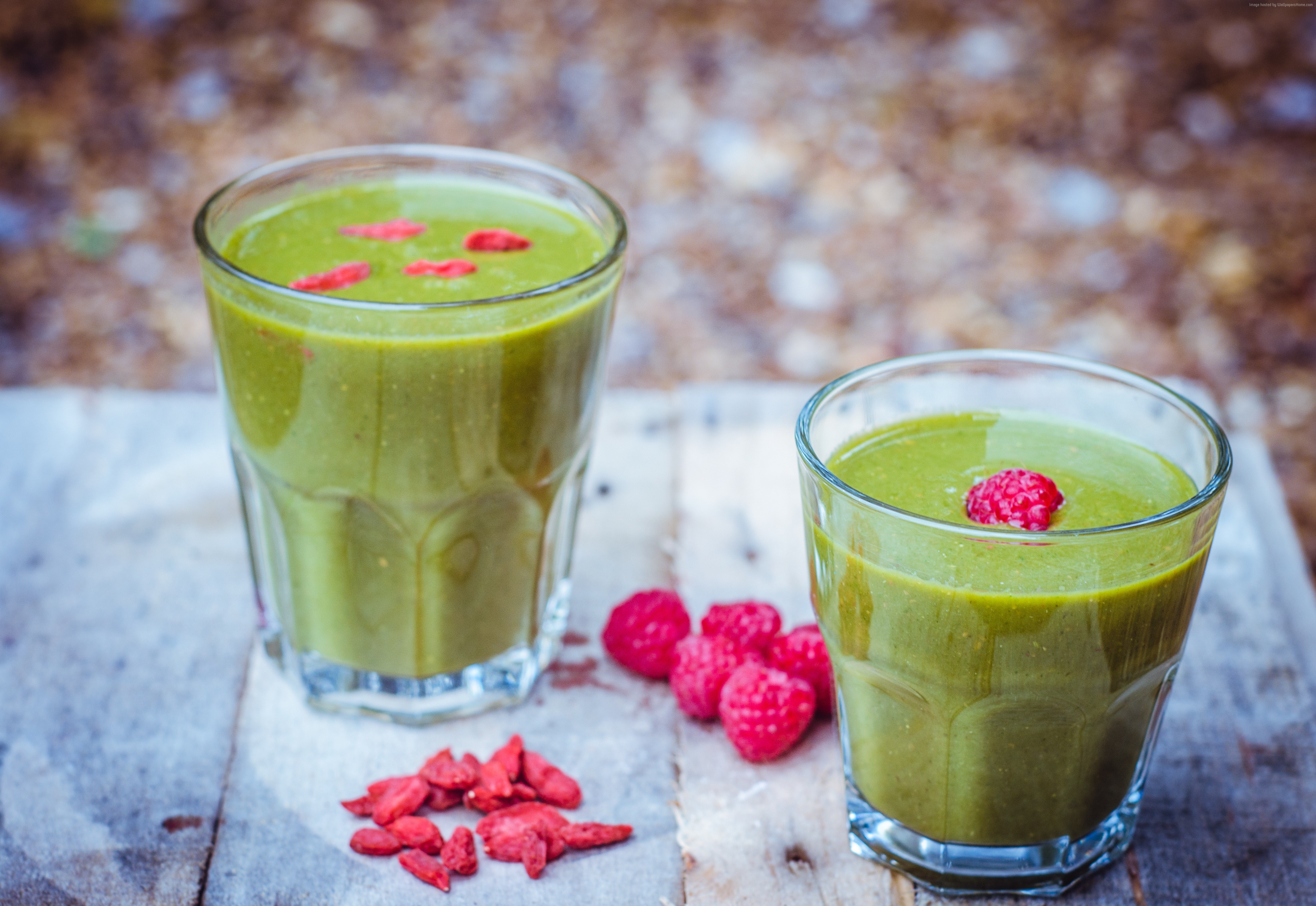 Two green smoothies with goji berries and raspberries HD Wallpaper