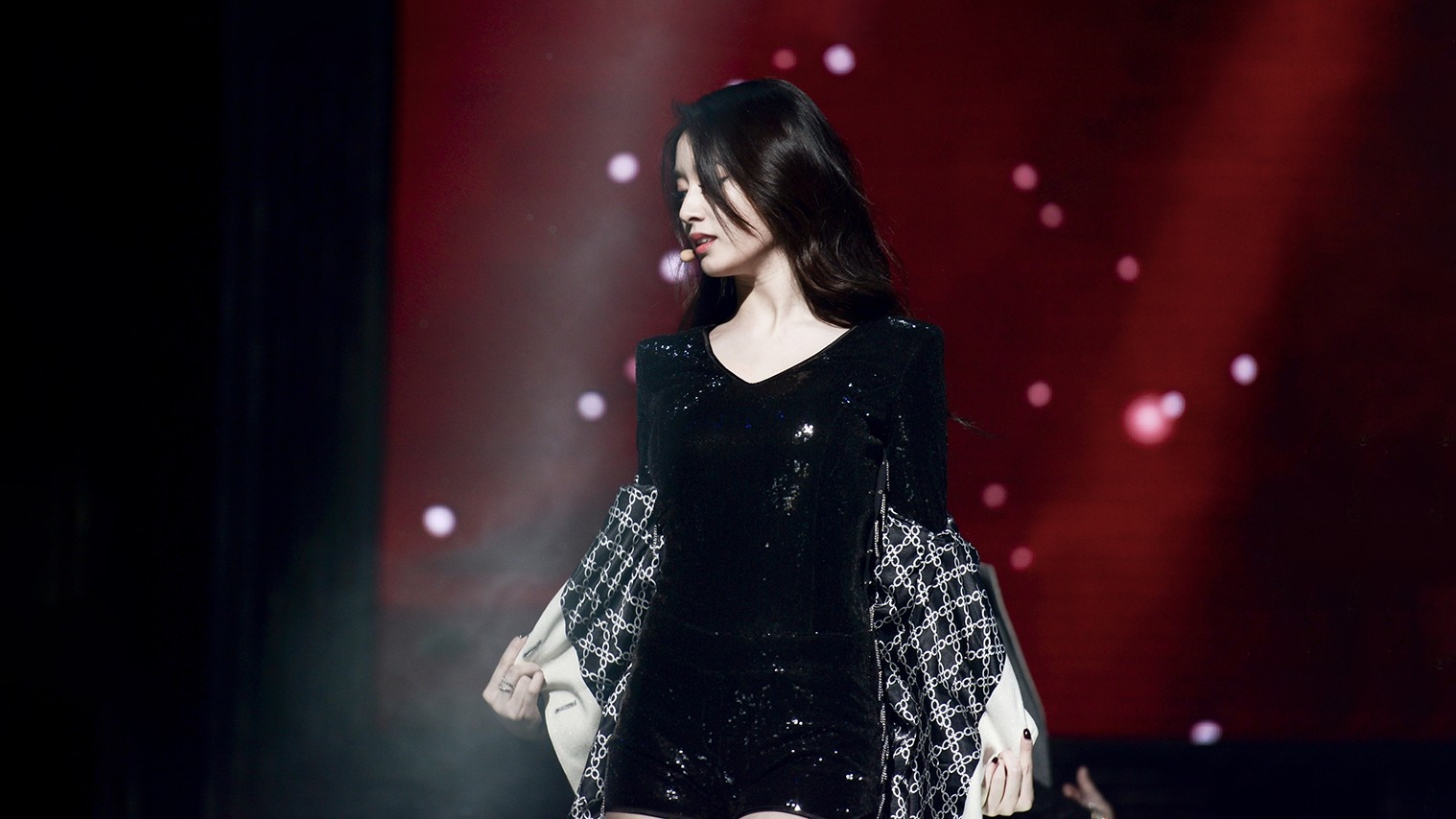 Jiyeon from T-ara performing on stage HD Wallpaper