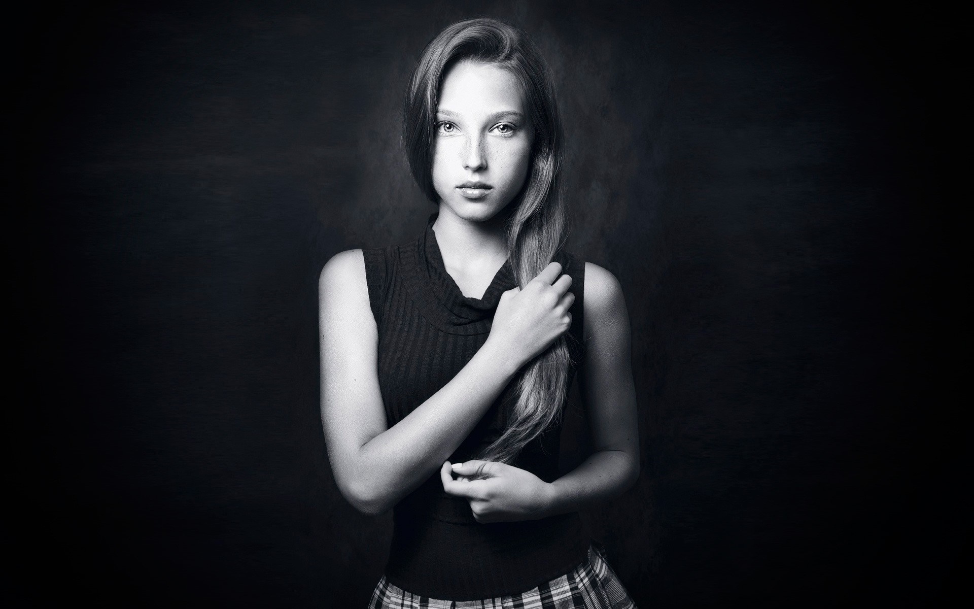 Monochrome portrait of a young woman HD Wallpaper