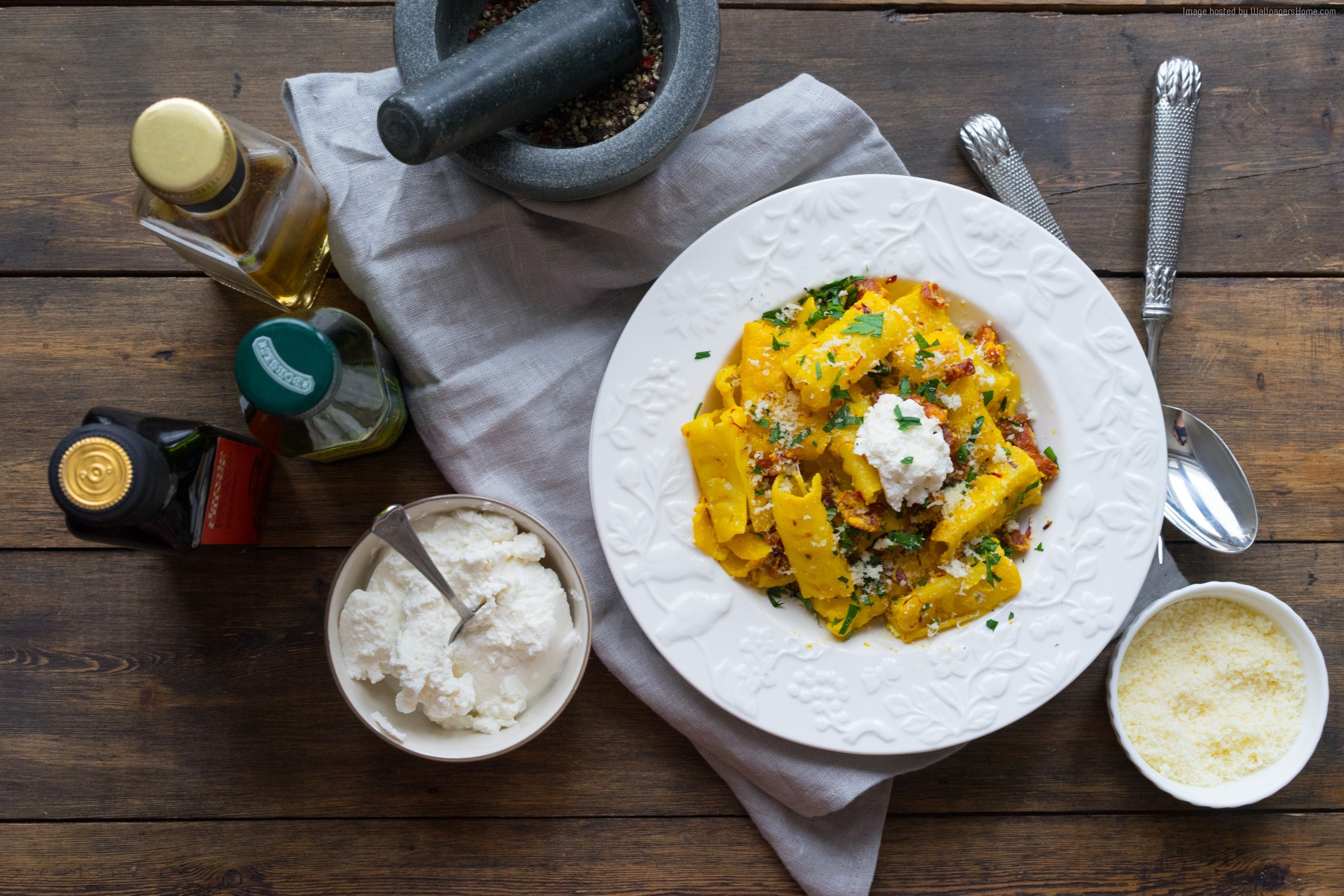Pasta with ricotta and herbs HD Wallpaper
