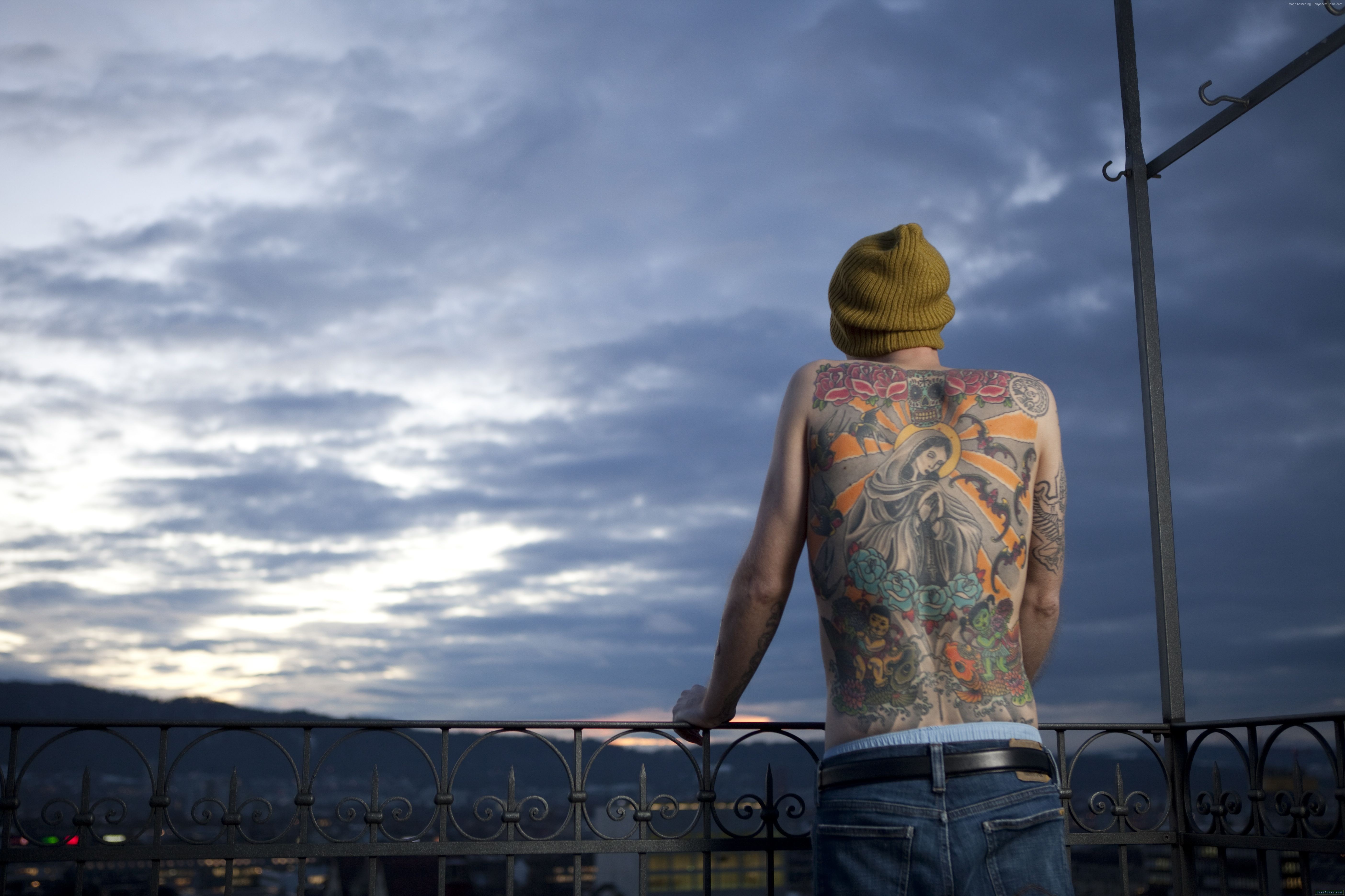 Man with Virgin Mary tattoo on his back HD Wallpaper