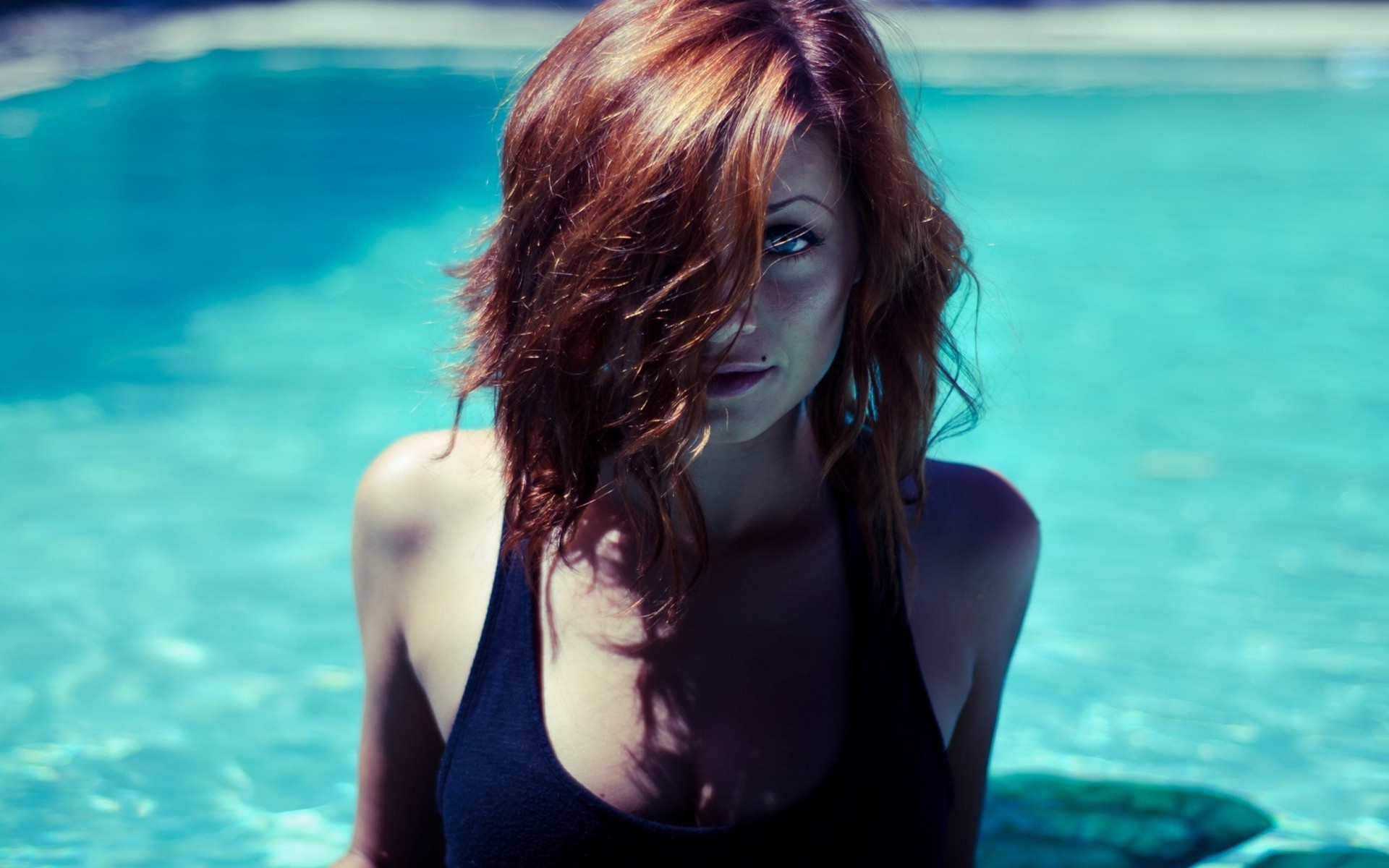 Woman with red hair in a swimming pool HD Wallpaper