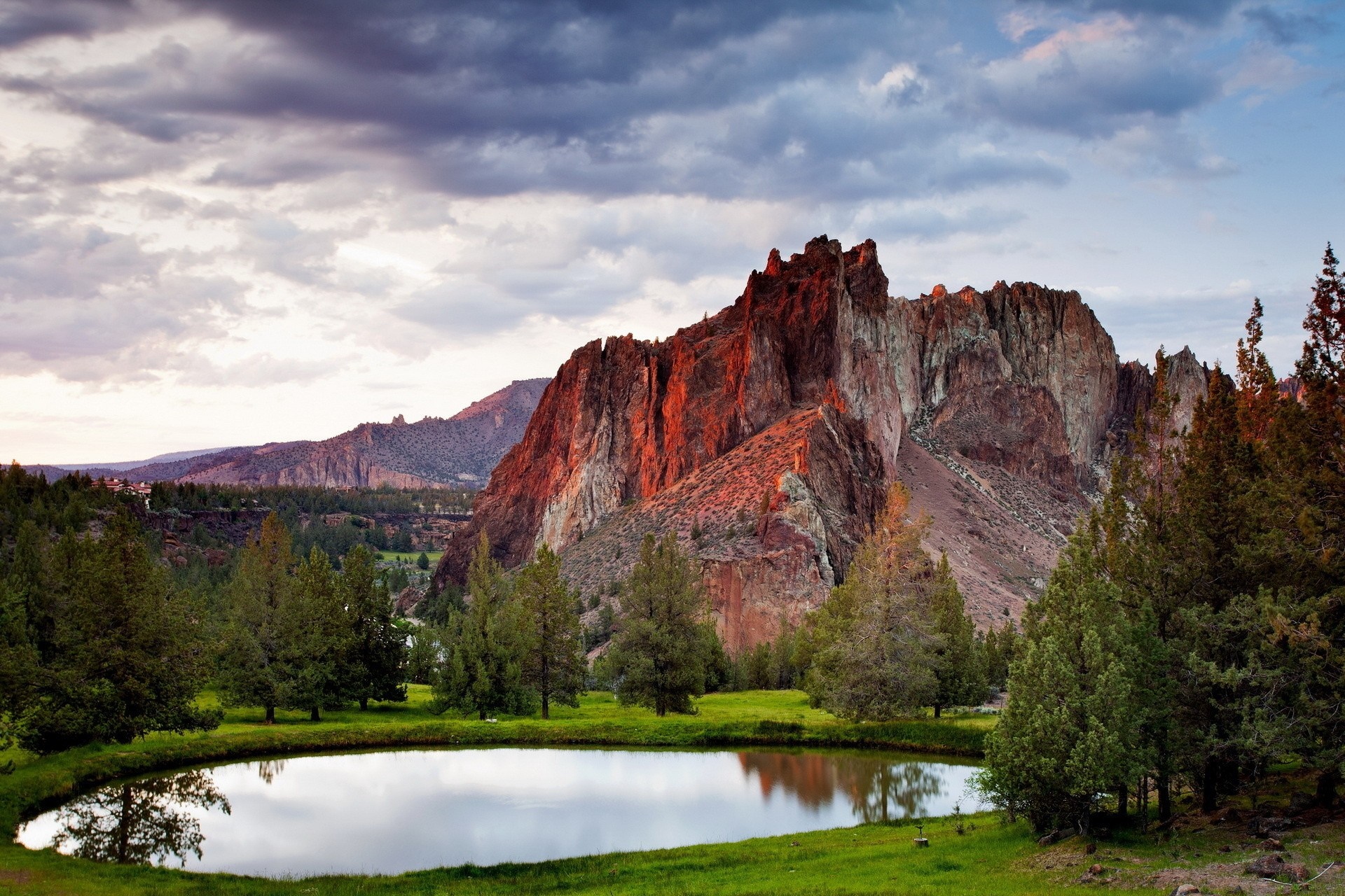 Smith Rock State Park with a pond and mountains HD Wallpaper