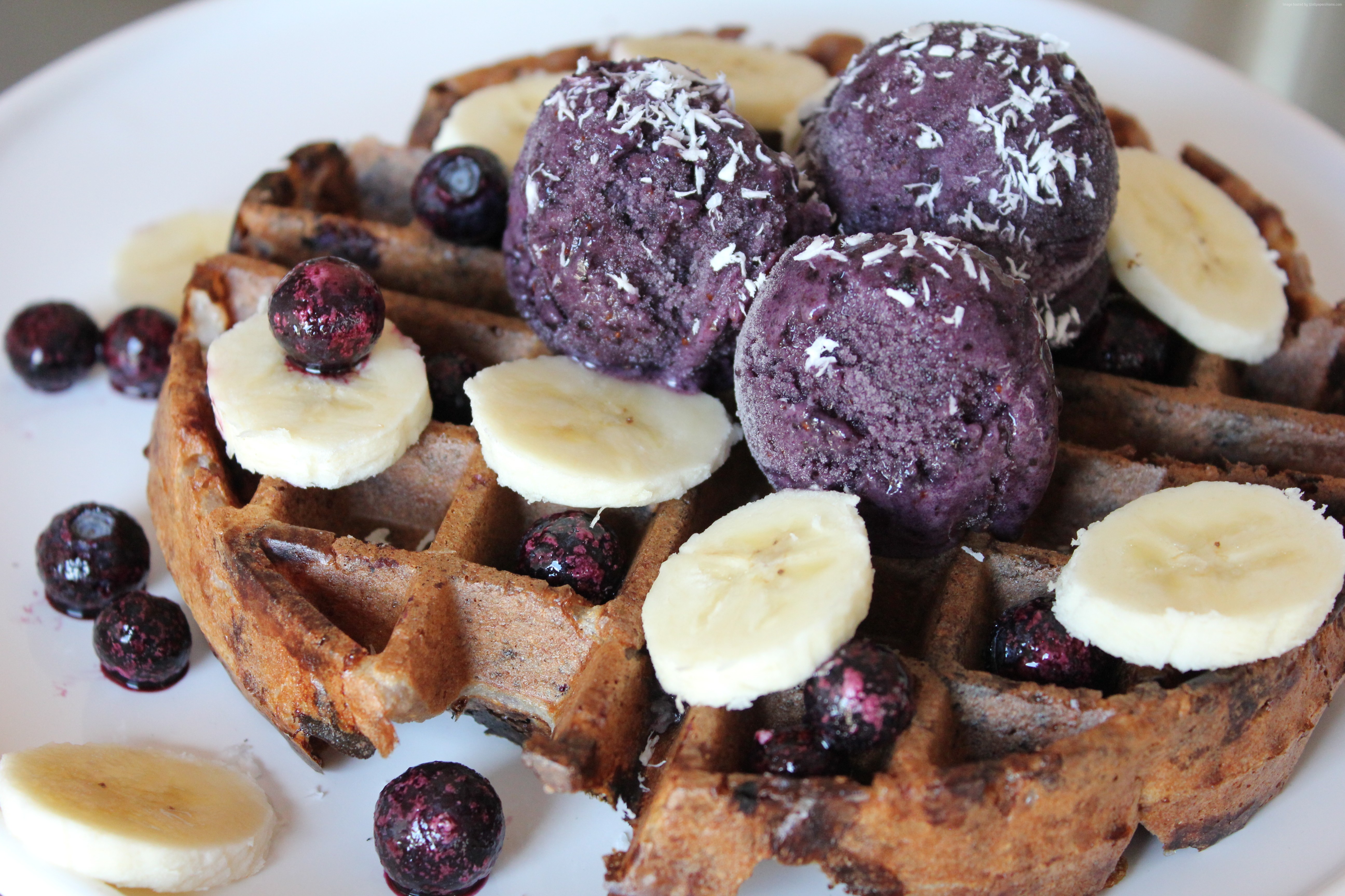 Chocolate waffle with blueberry ice cream and banana slices HD Wallpaper