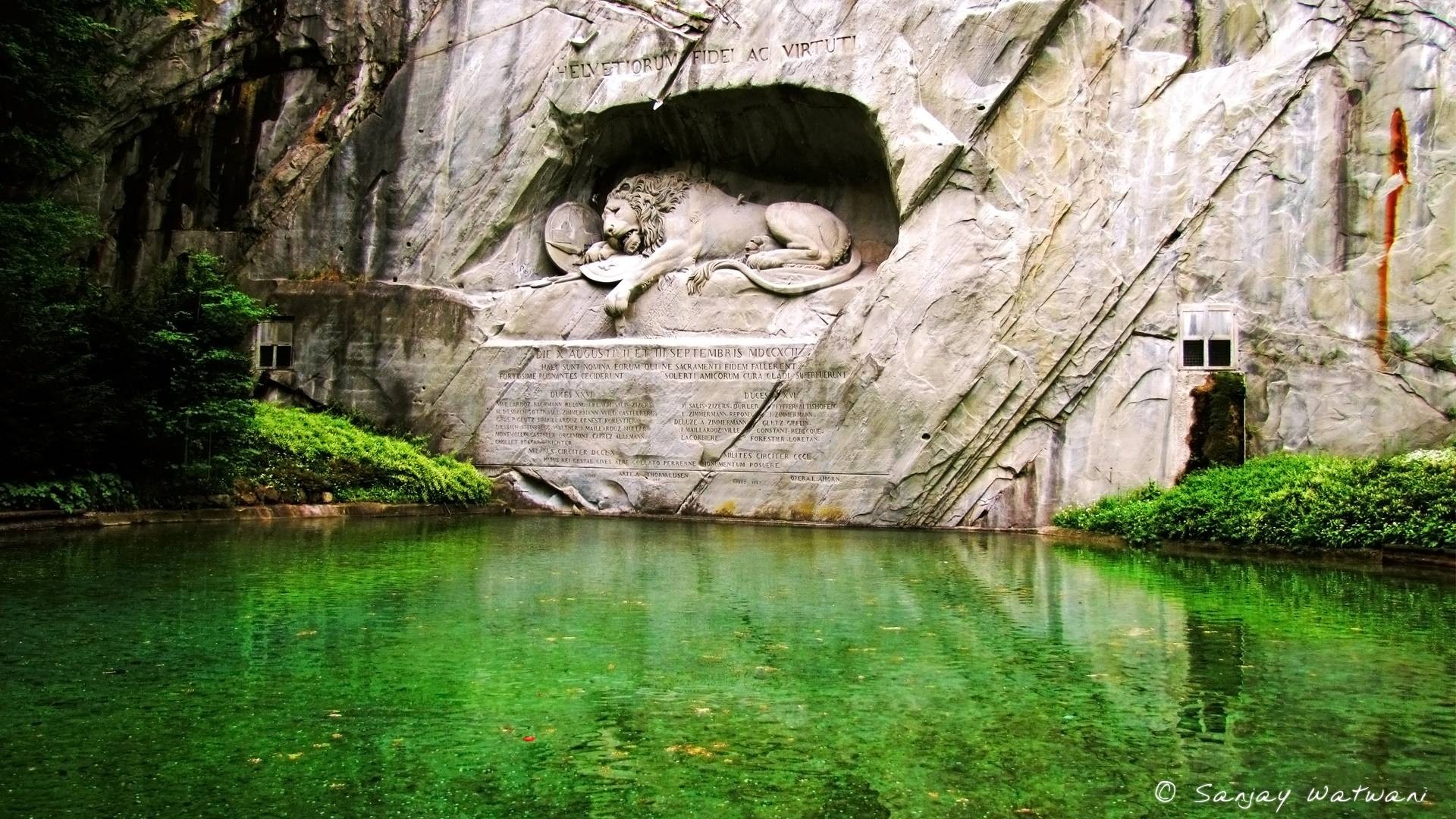 Lion of Lucerne Stone Sculpture by Reflective Pond HD Wallpaper