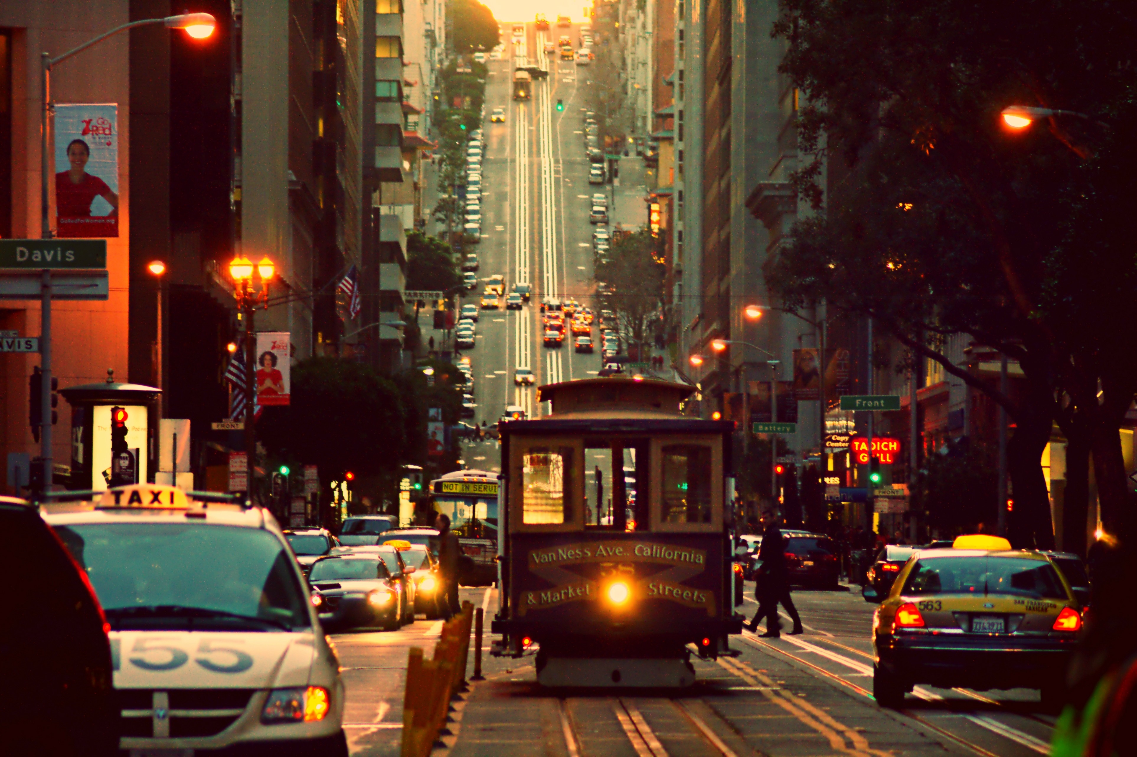 San Francisco Cable Car on a Steep Street at Dusk HD Wallpaper