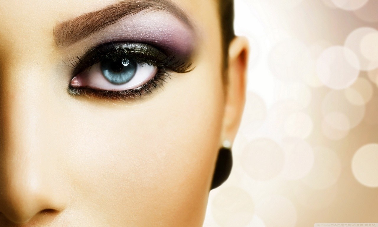 Close up of a woman's blue eye with makeup HD Wallpaper