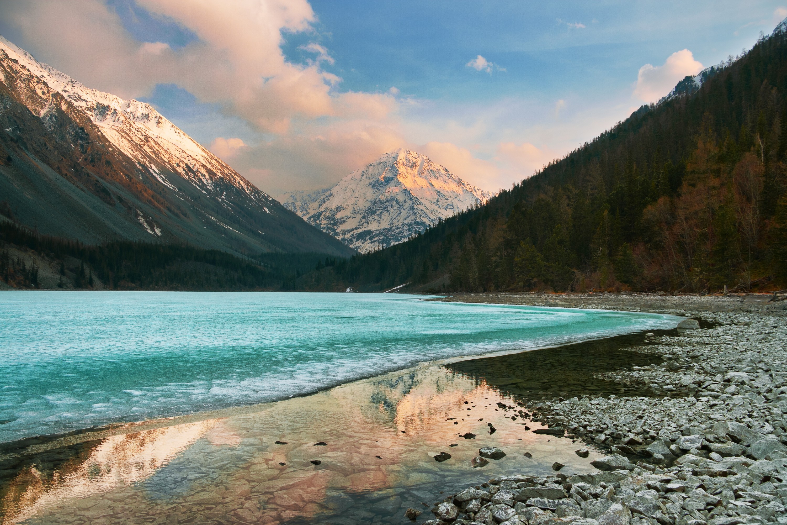 Turquoise lake with snow-capped mountains and forest HD Wallpaper
