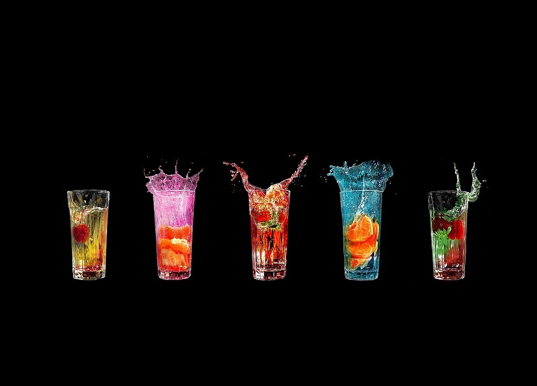 Five colorful drinks with fruit and splashes HD Wallpaper