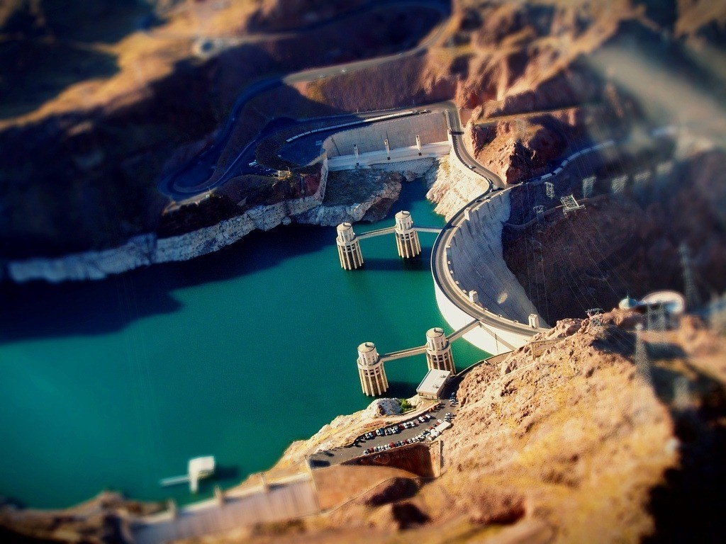 Hoover Dam aerial view with turquoise water HD Wallpaper