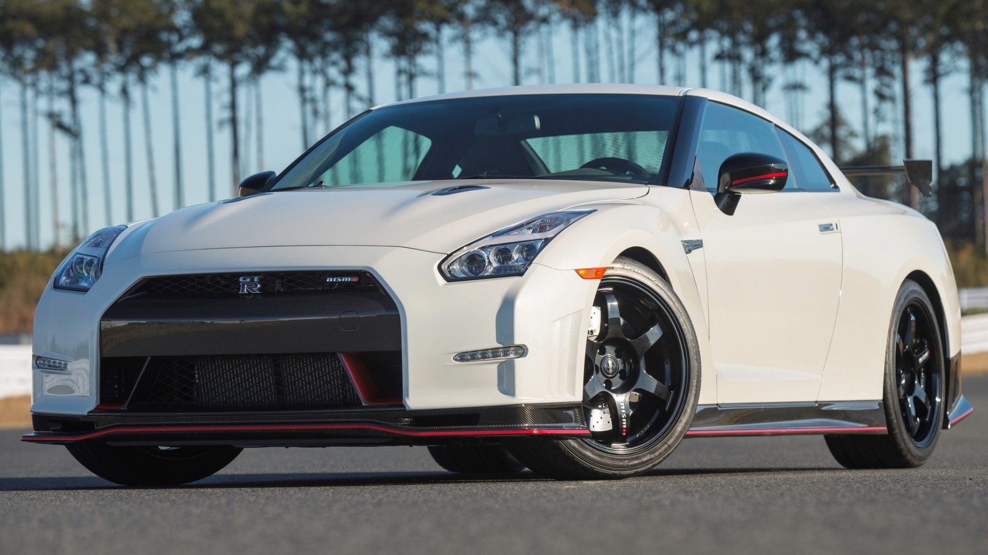 White Nissan GT-R Nismo sports car HD Wallpaper