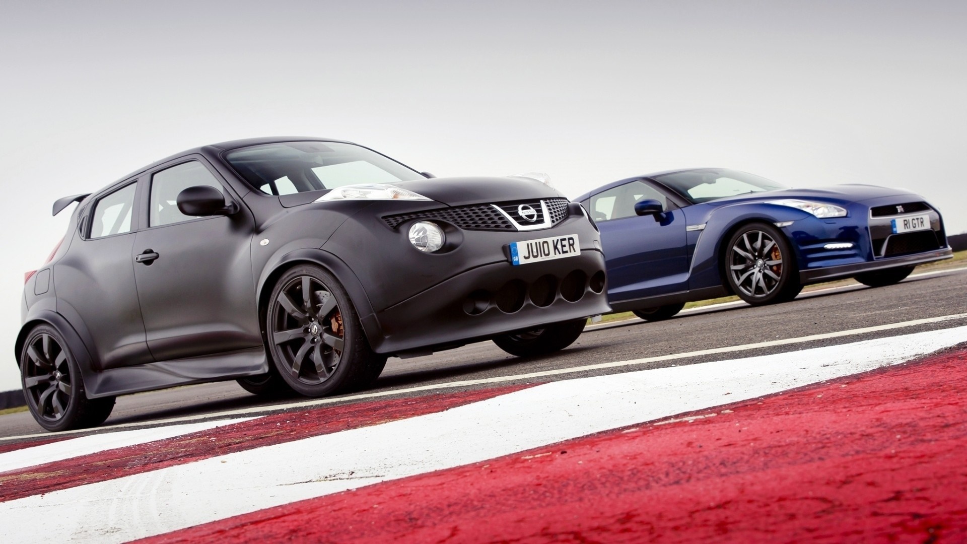 Nissan Juke and Nissan GT-R on a Racetrack HD Wallpaper