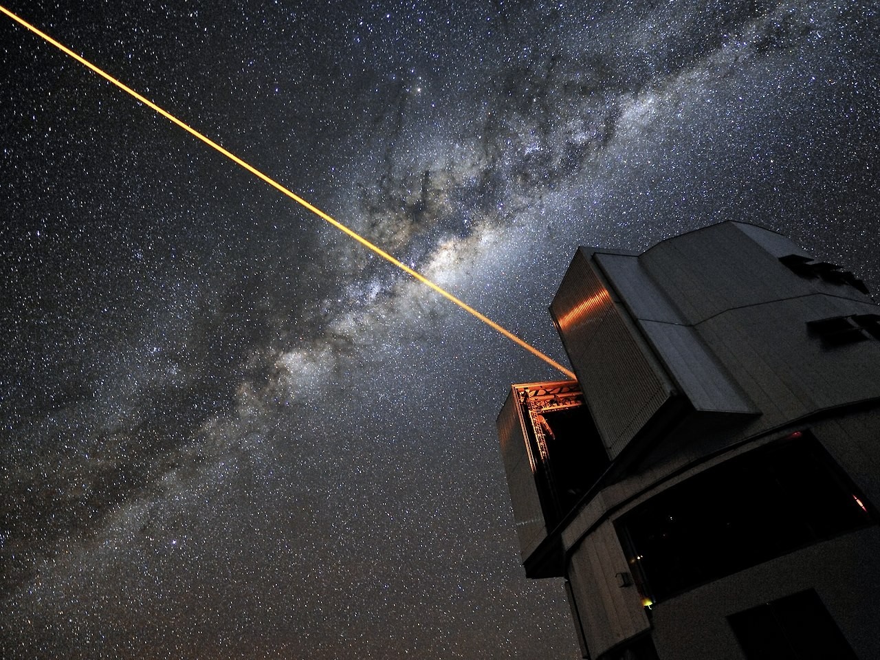 Observatory telescope with laser beam under the Milky Way HD Wallpaper