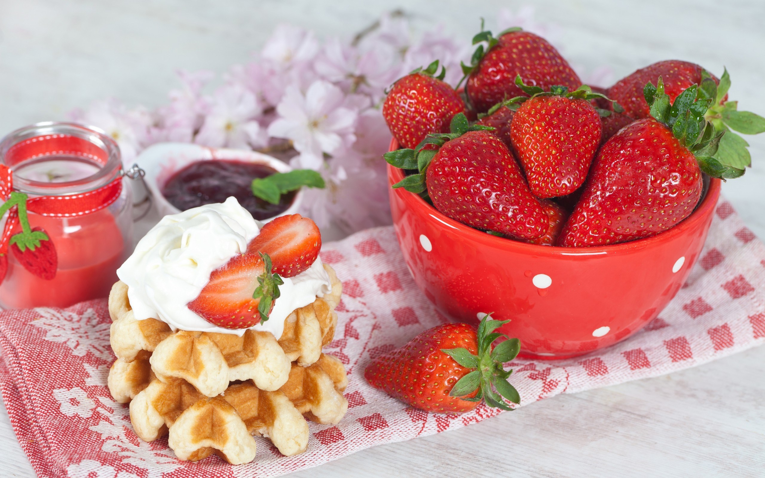 Waffles with whipped cream and strawberries HD Wallpaper