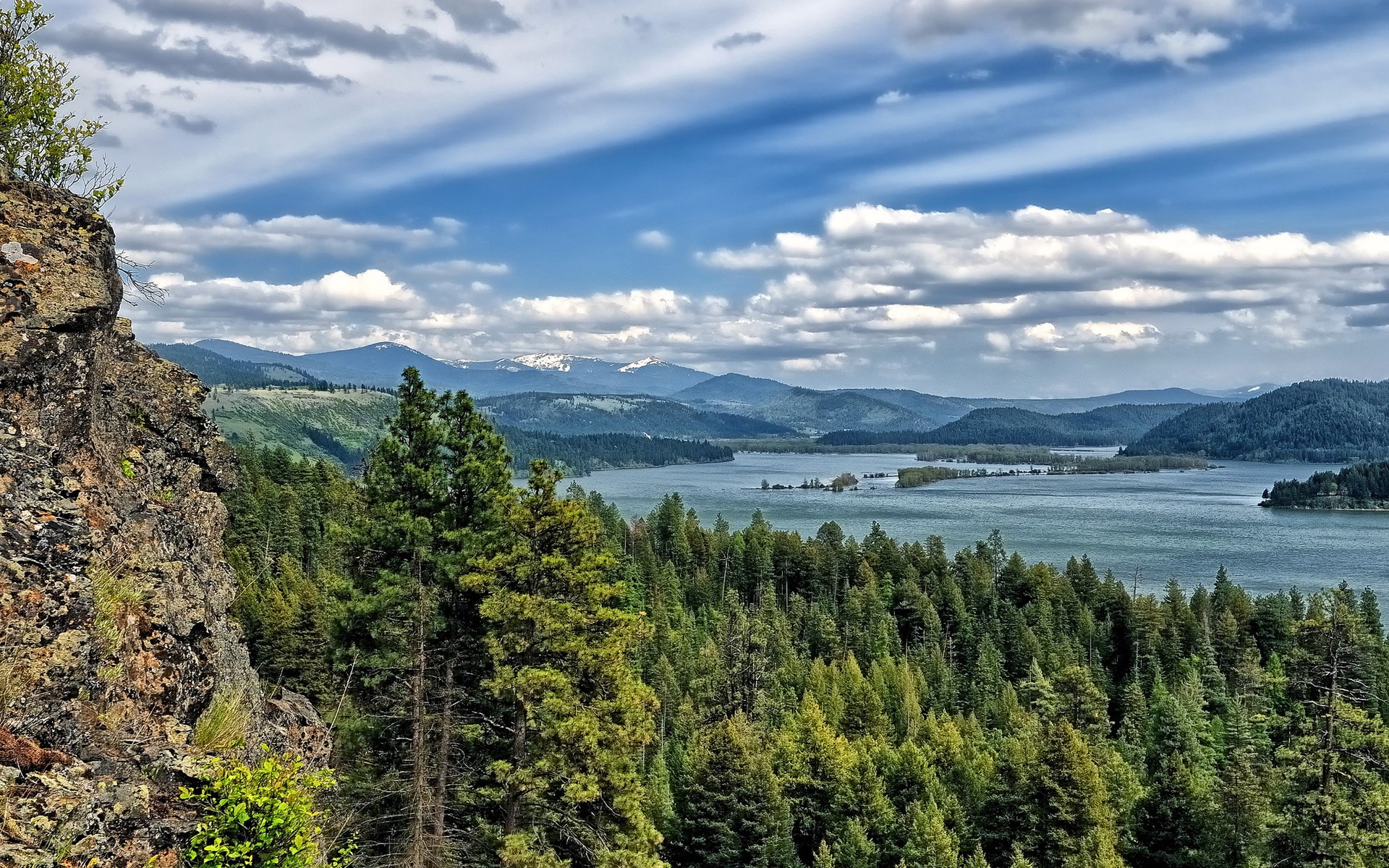 Lake surrounded by mountains and pine forest HD Wallpaper