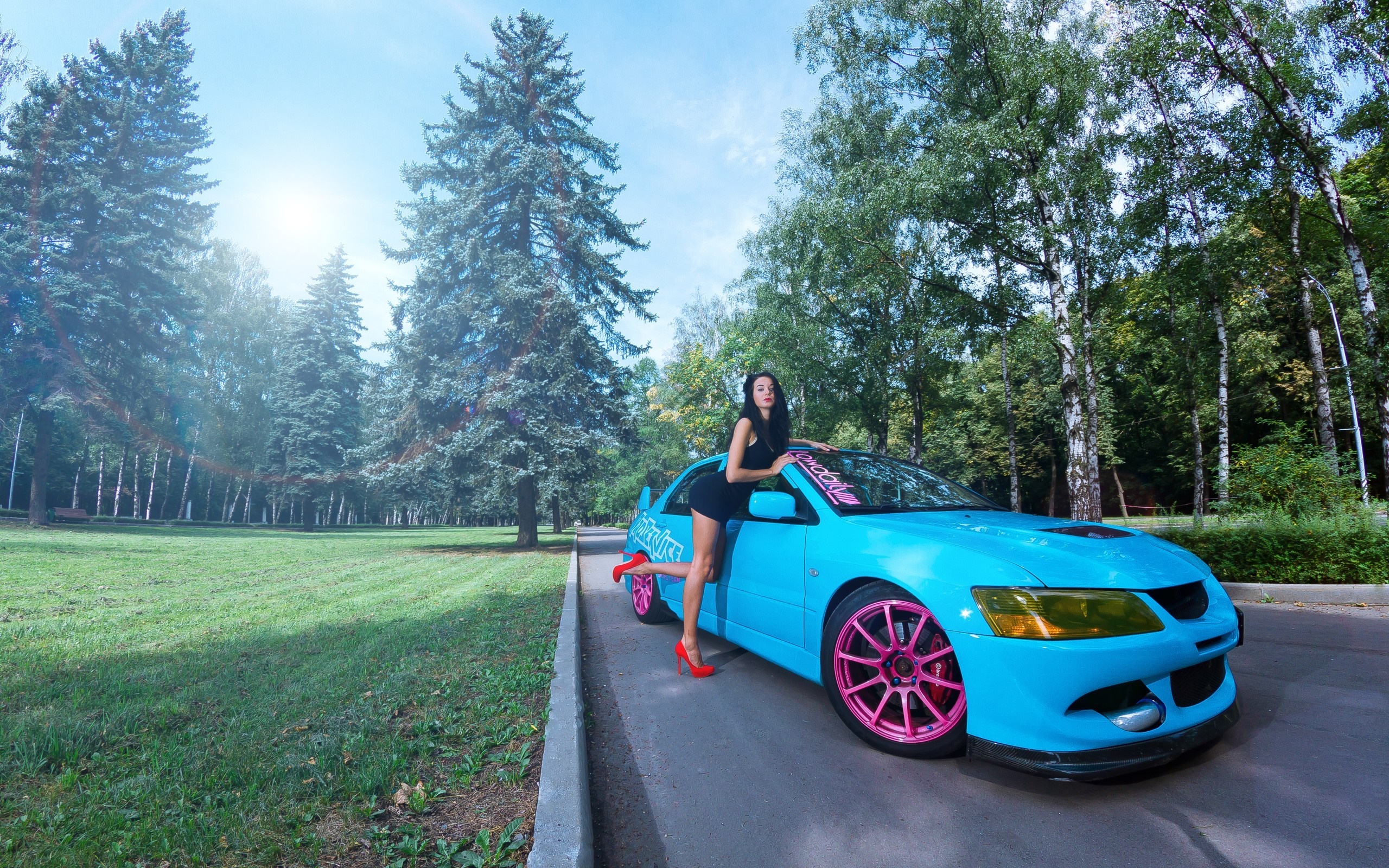Woman posing with a blue Mitsubishi Lancer Evolution HD Wallpaper