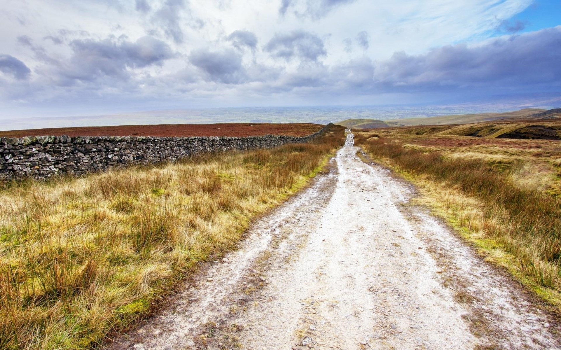 Dirt path through moorland with stone wall HD Wallpaper
