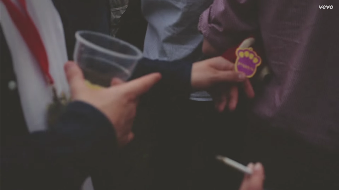 People holding a drink and a paw print pin HD Wallpaper