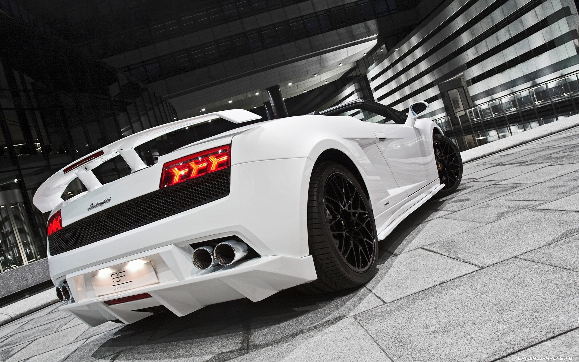 White Lamborghini Gallardo Spyder with black wheels HD Wallpaper