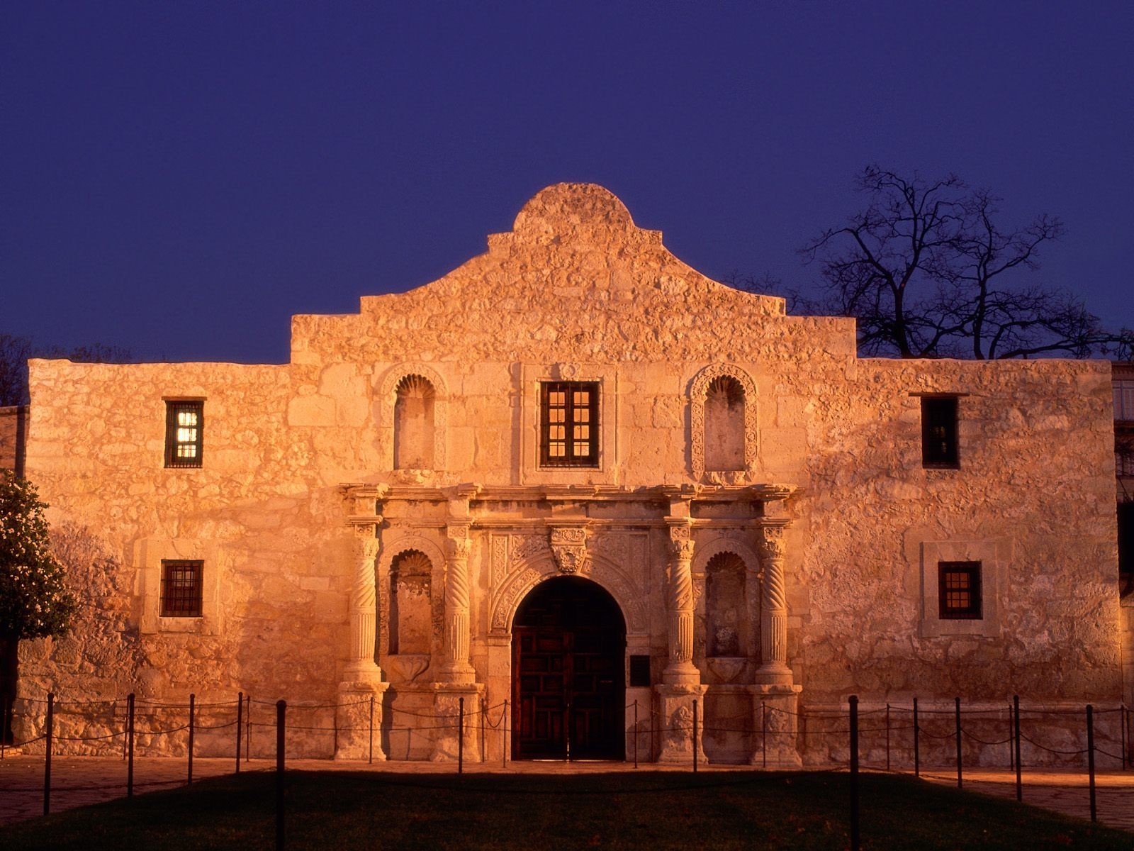 The Alamo at night HD Wallpaper