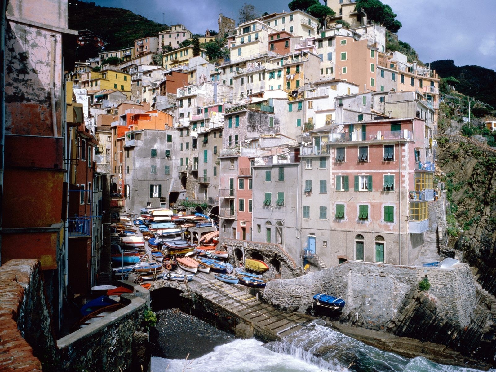 Colorful Italian village with boats on a waterway HD Wallpaper