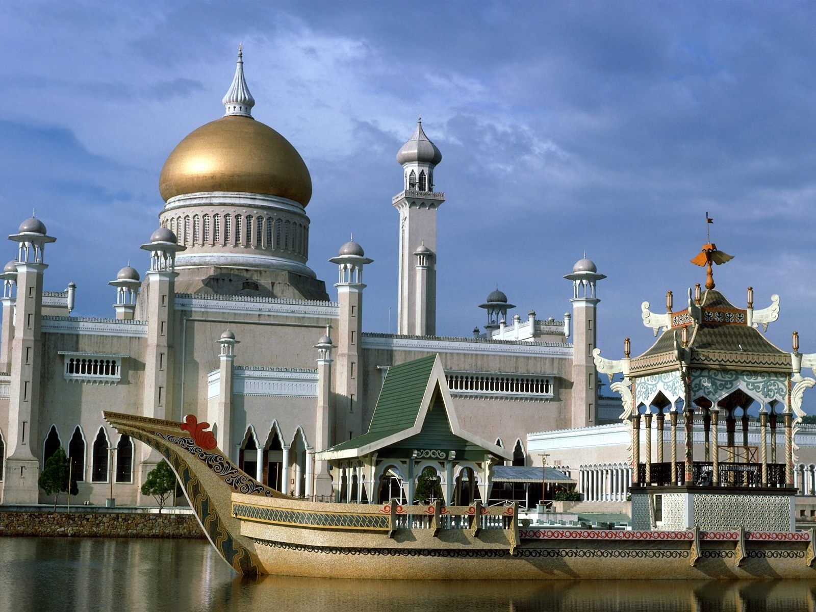Sultan Omar Ali Saifuddien Mosque in Brunei HD Wallpaper