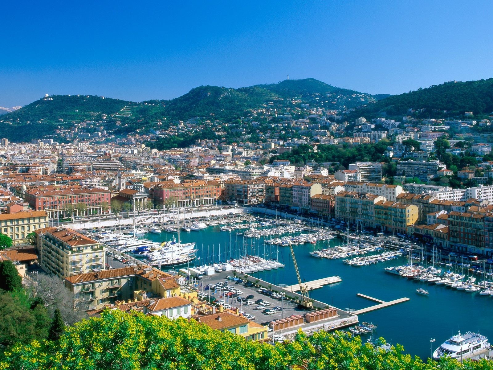 Panoramic view of Nice city harbor and coastline HD Wallpaper