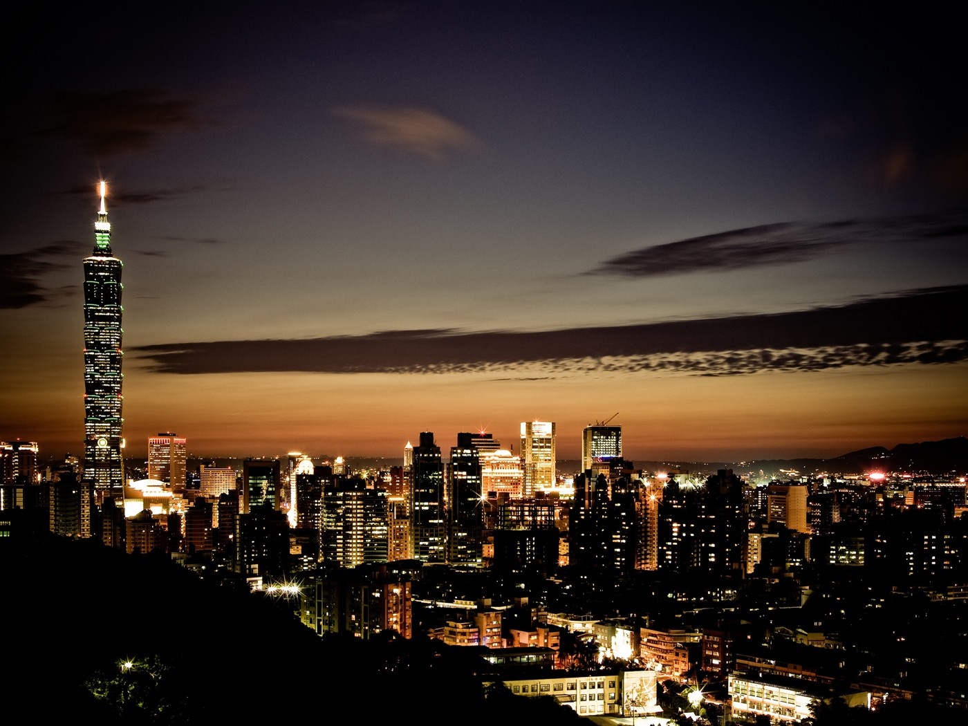 Taipei 101 skyscraper at dusk cityscape HD Wallpaper