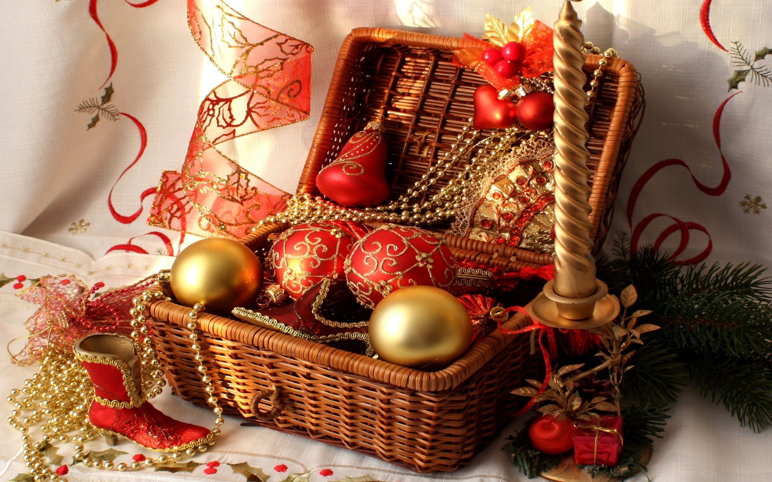 Christmas ornaments and candle in a basket HD Wallpaper