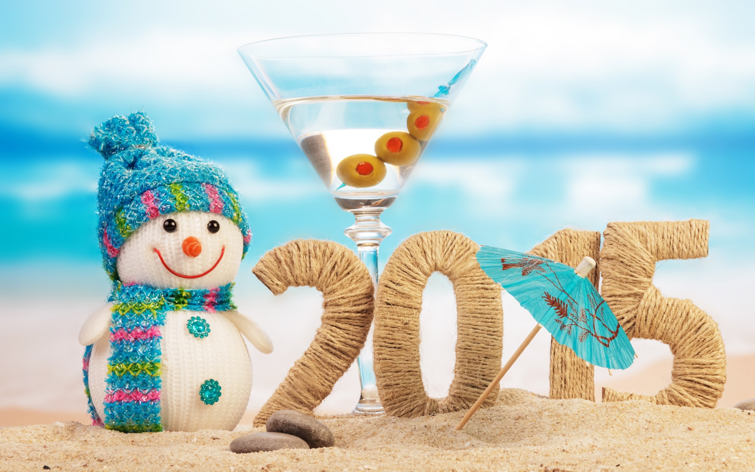 Snowman and Martini on Beach with 2015 Numbers HD Wallpaper