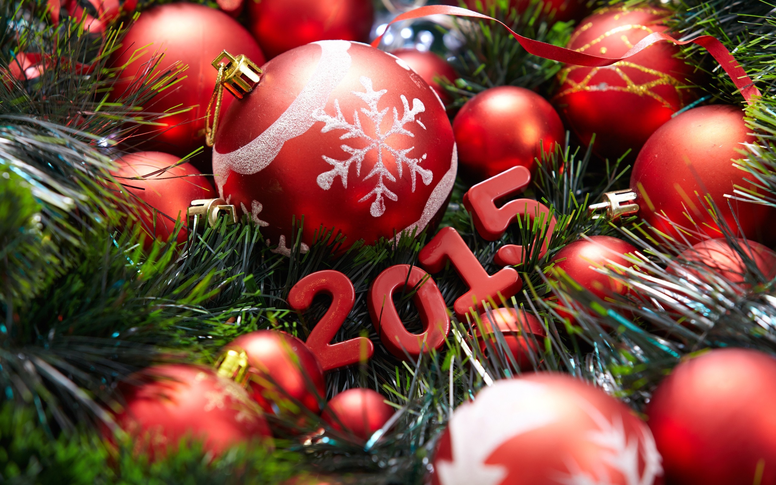 Christmas ornaments and 2015 numbers on a fir branch HD Wallpaper