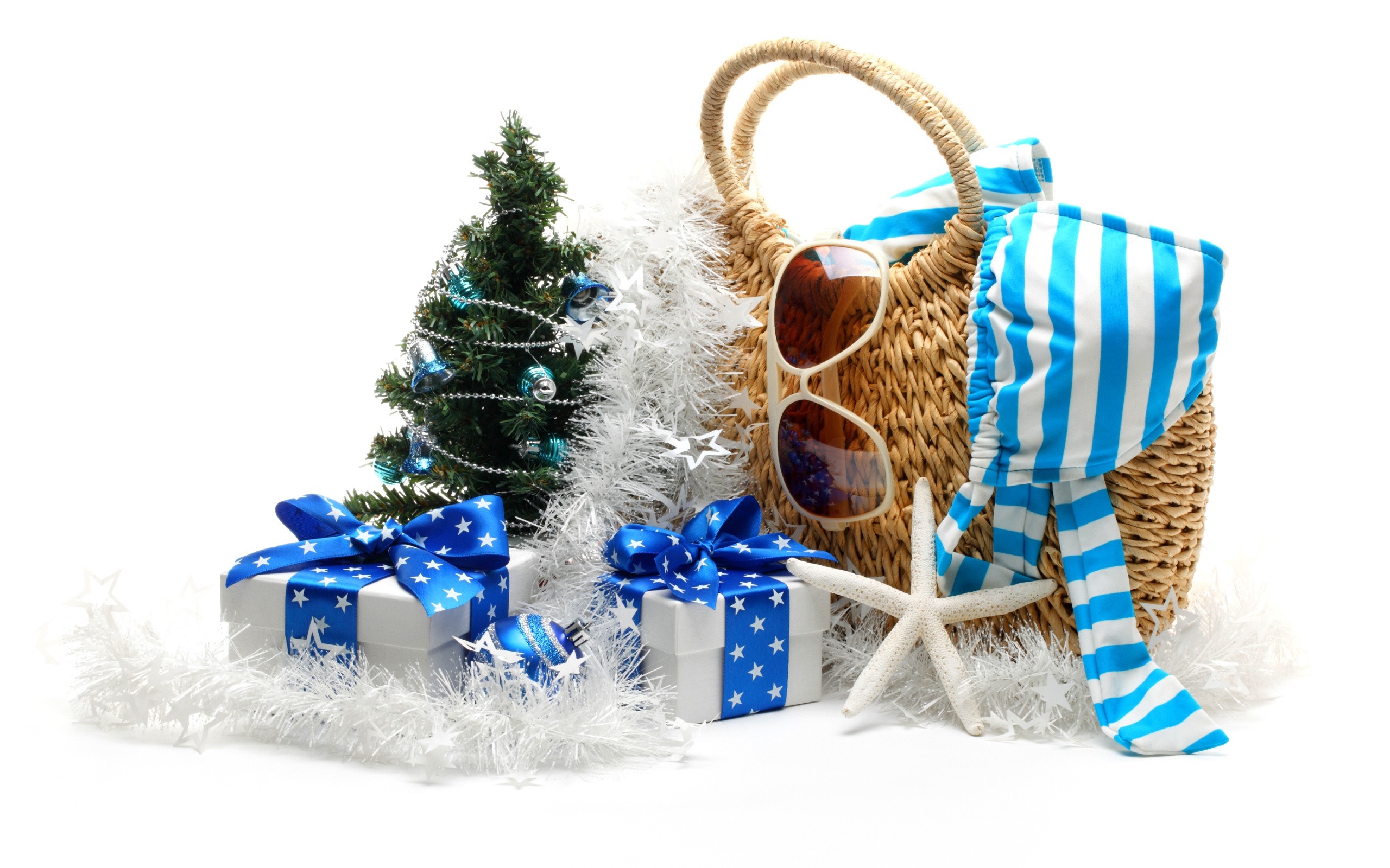 Christmas gifts and beach bag with sunglasses HD Wallpaper