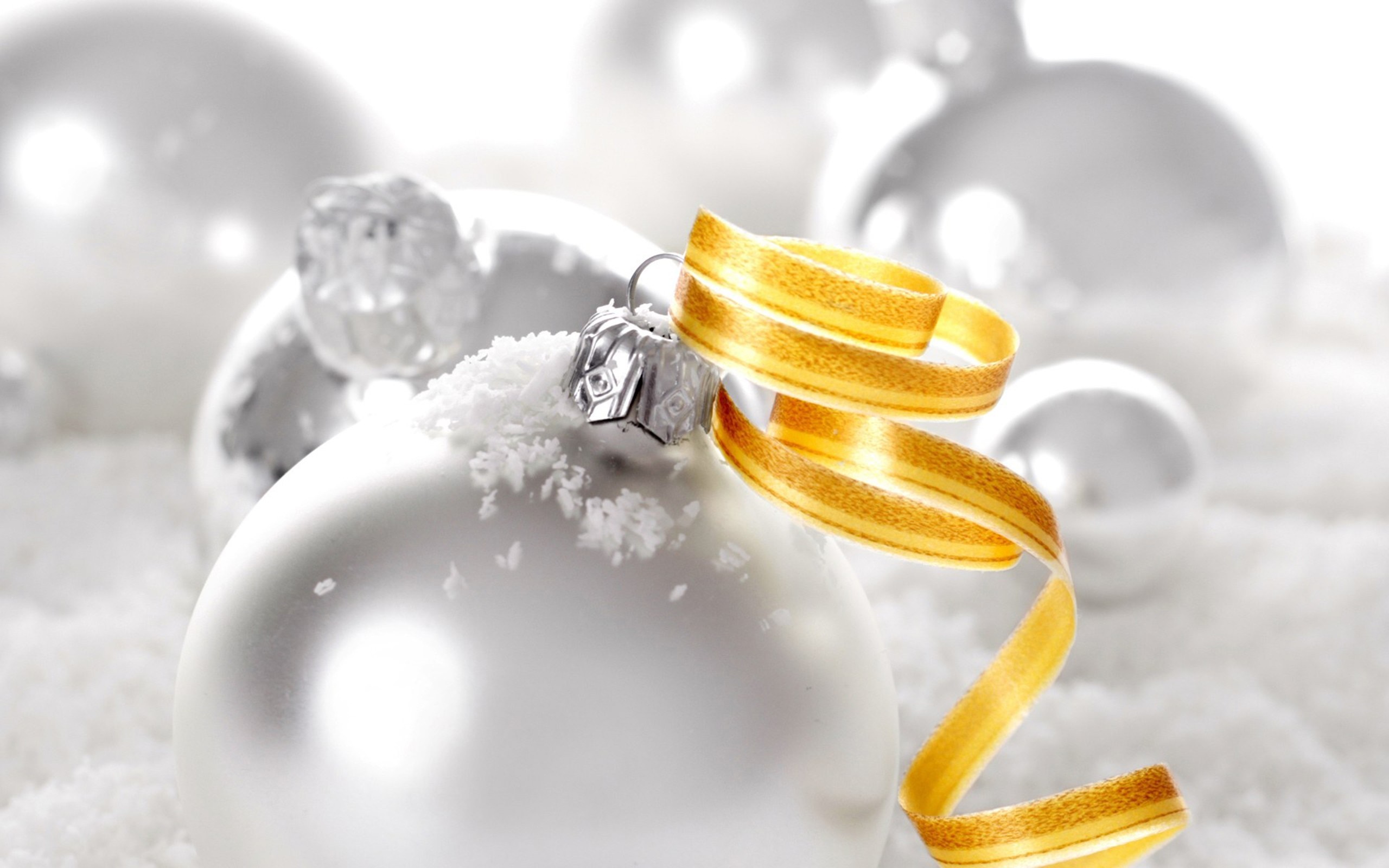 Close-up of a white Christmas ornament with a yellow ribbon HD Wallpaper