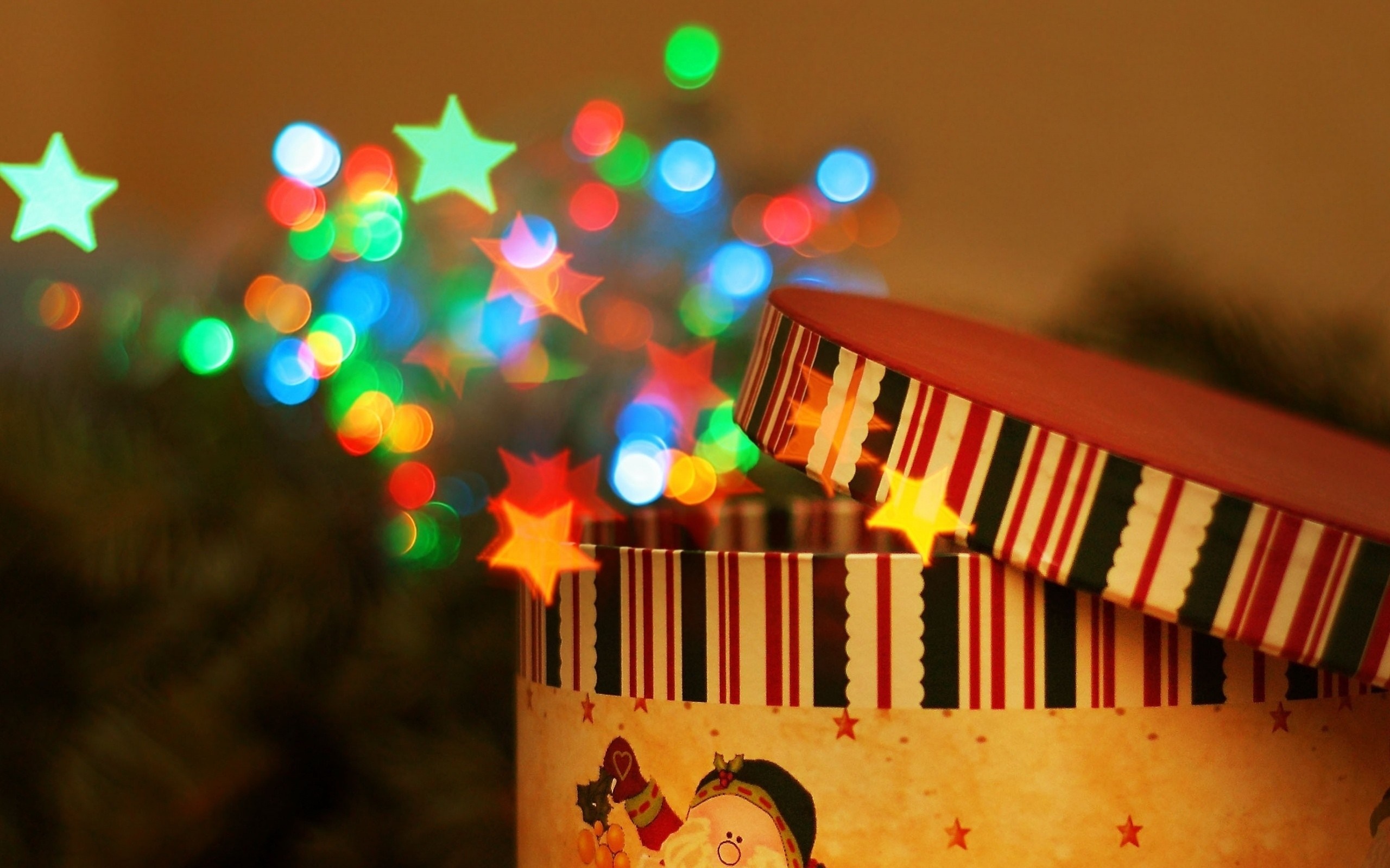Christmas gift box with bokeh lights HD Wallpaper