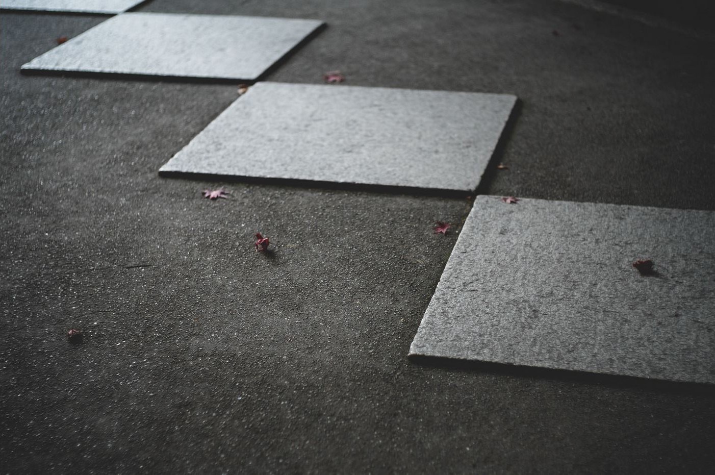 Square tiles on dark asphalt with red leaves HD Wallpaper