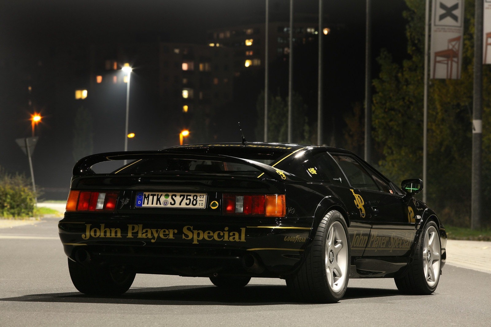 Black Lotus Esprit John Player Special at night HD Wallpaper