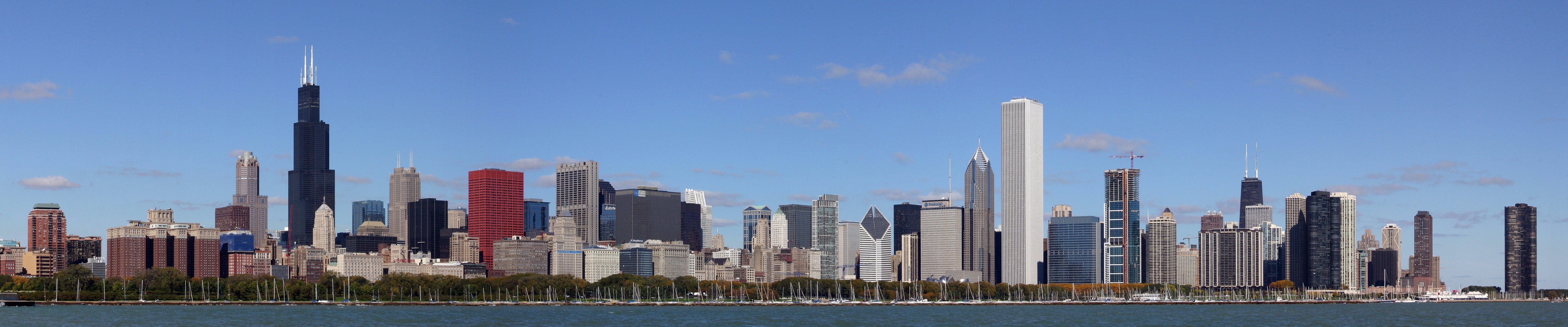 Chicago skyline panorama with skyscrapers and Lake Michigan HD Wallpaper