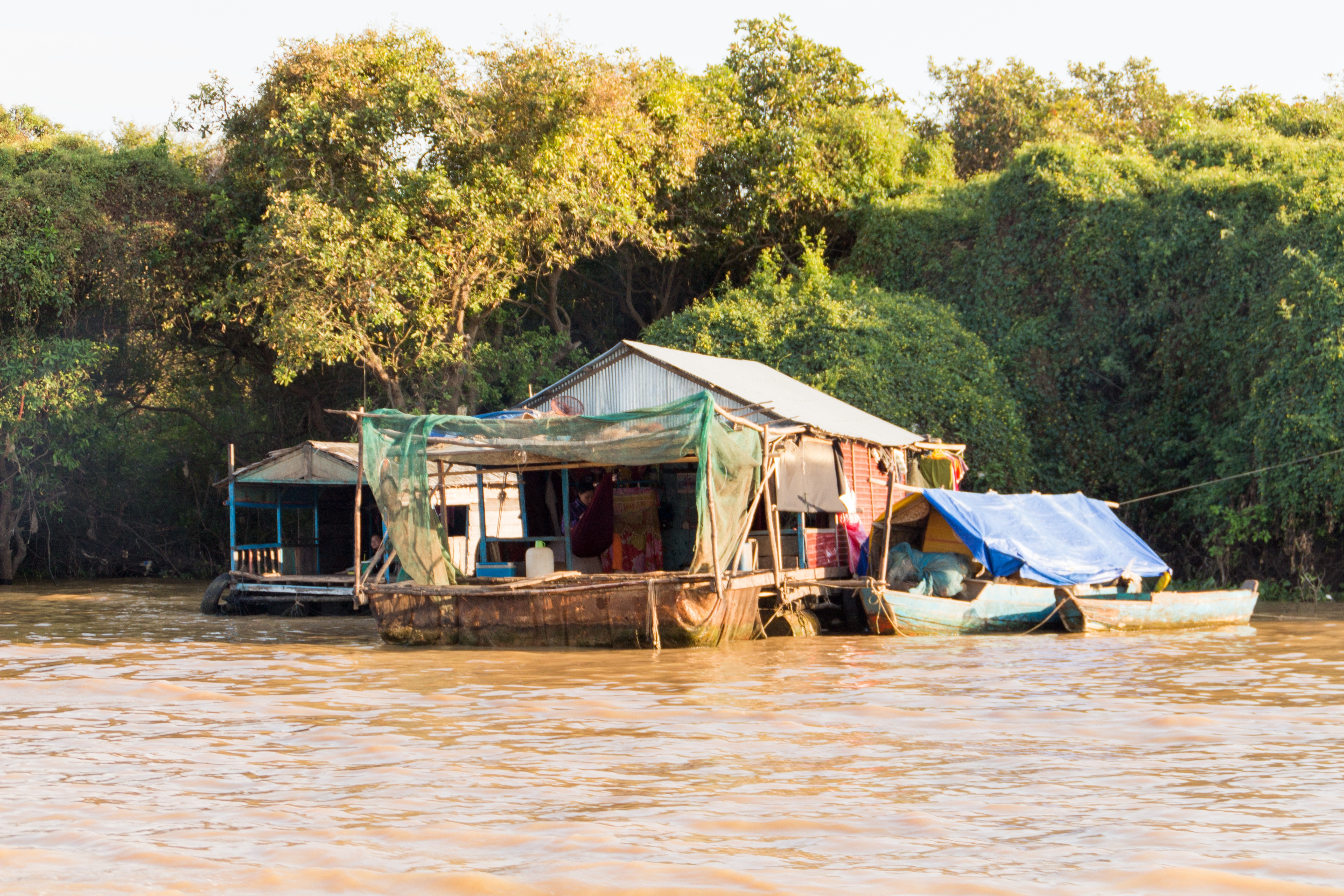 Floating house on a river in Cambodia HD Wallpaper