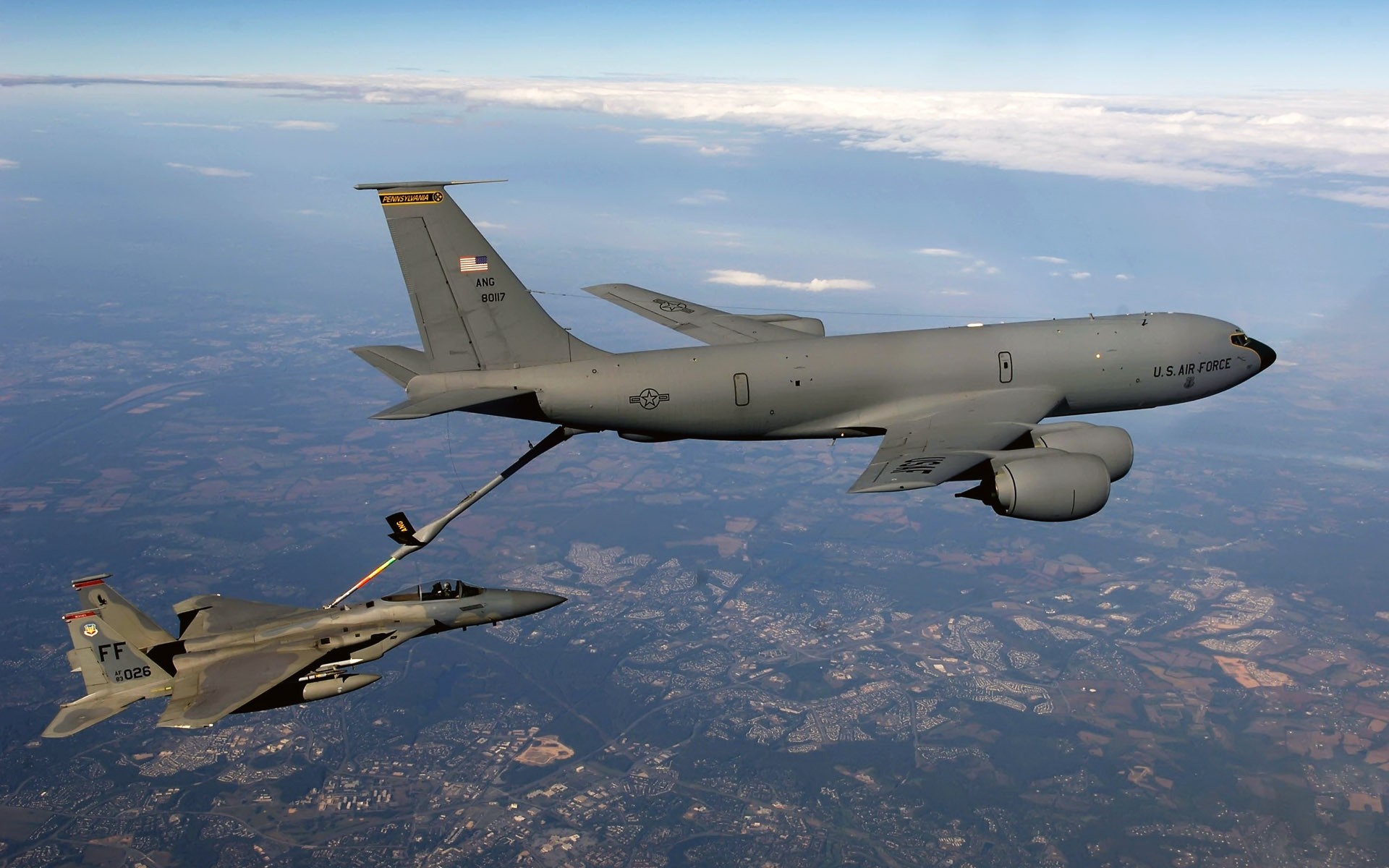 US Air Force refueling F-15 Eagle fighter jet HD Wallpaper