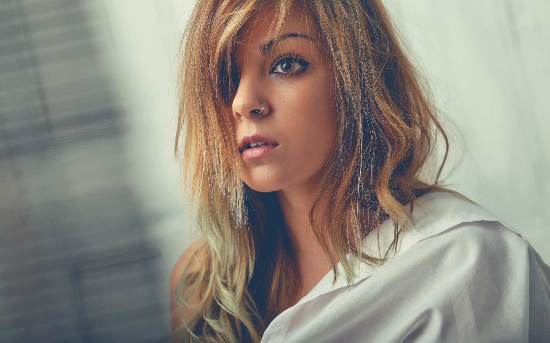 Woman with blonde hair and nose piercing HD Wallpaper