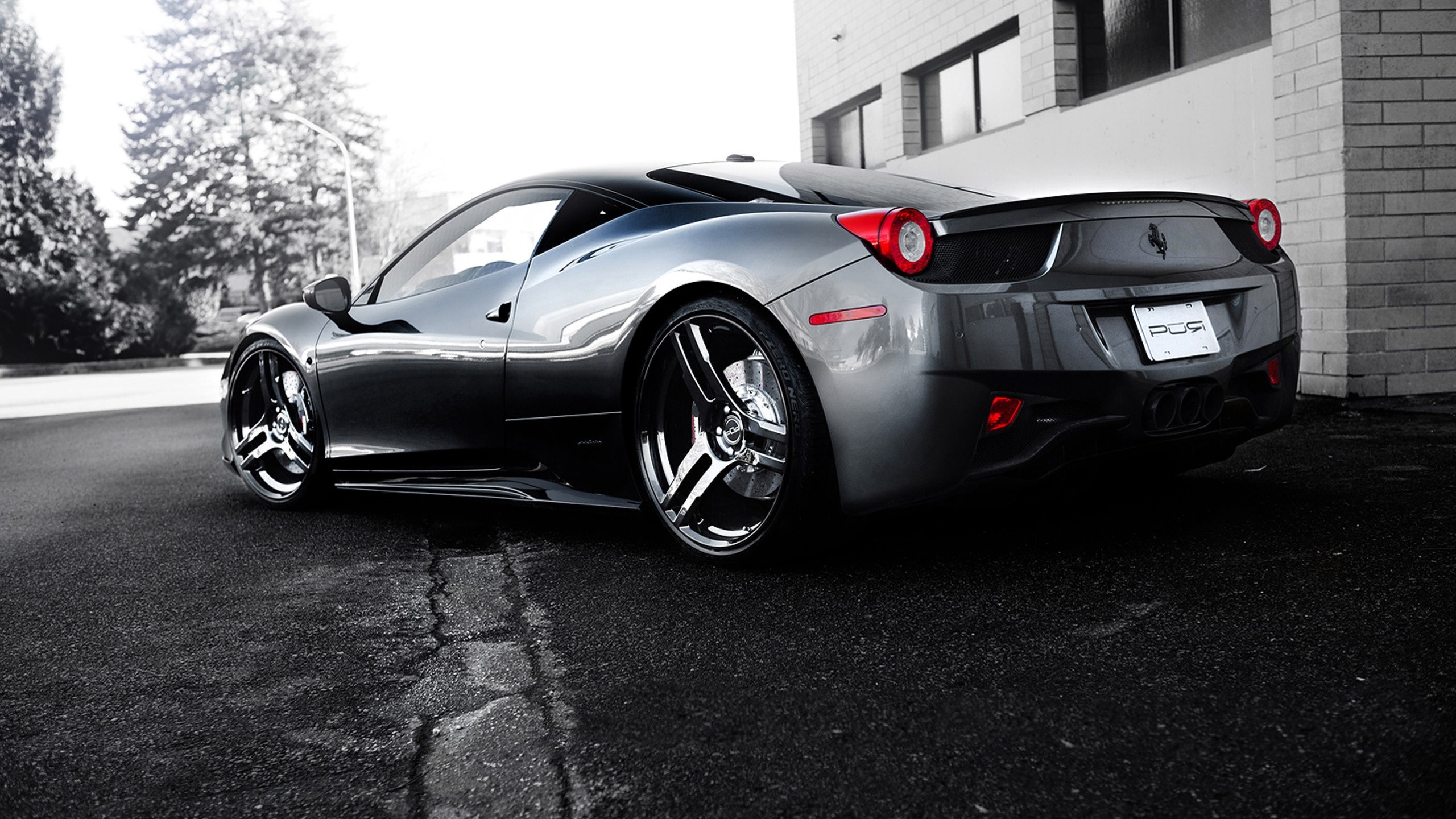 Ferrari 458 Italia parked next to a building HD Wallpaper