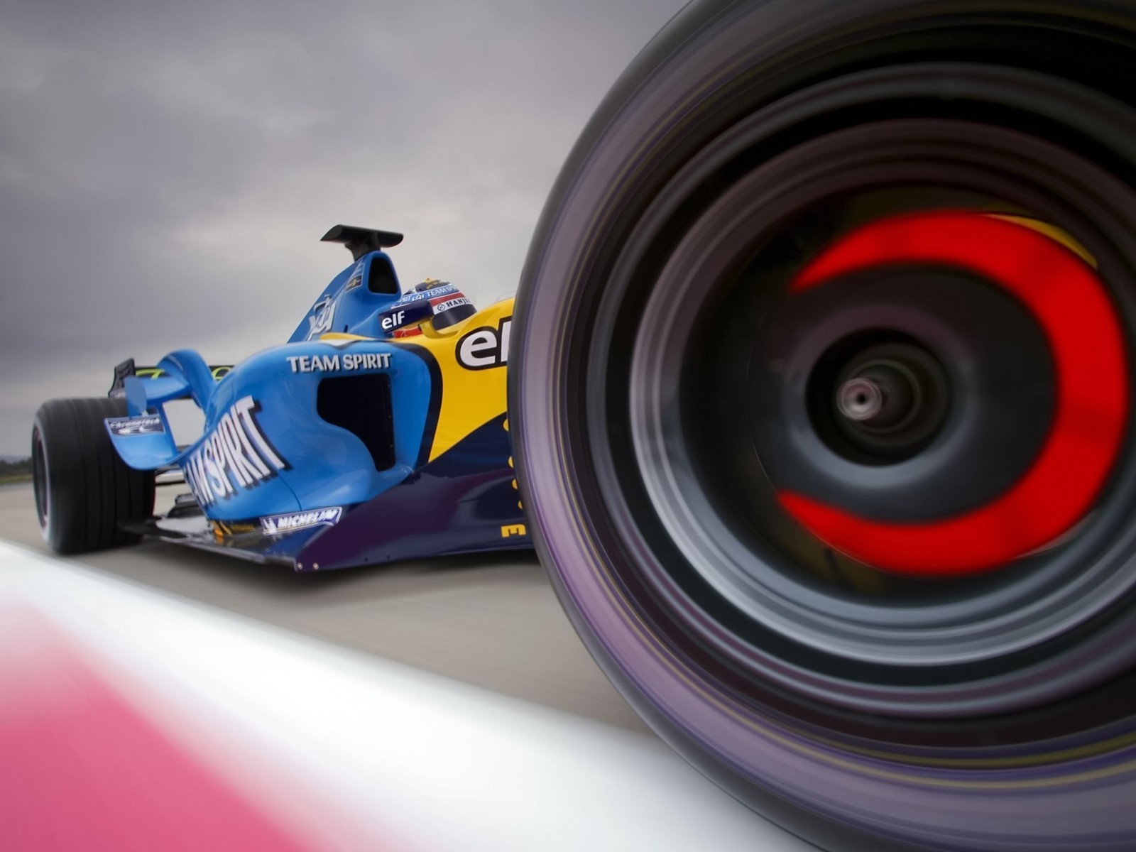 Renault Formula 1 car with Fernando Alonso HD Wallpaper