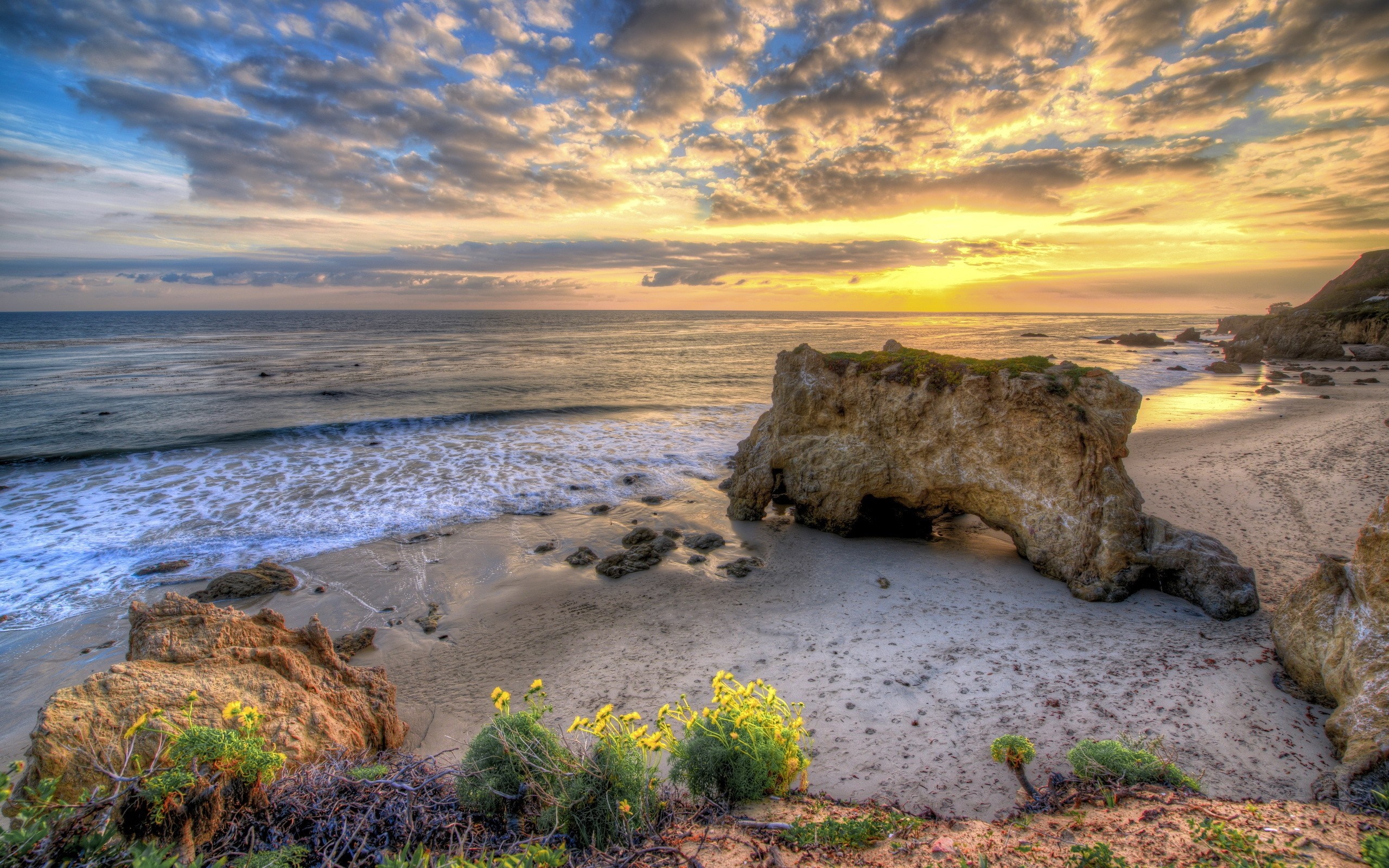 Sunset over a rocky beach with ocean waves HD Wallpaper