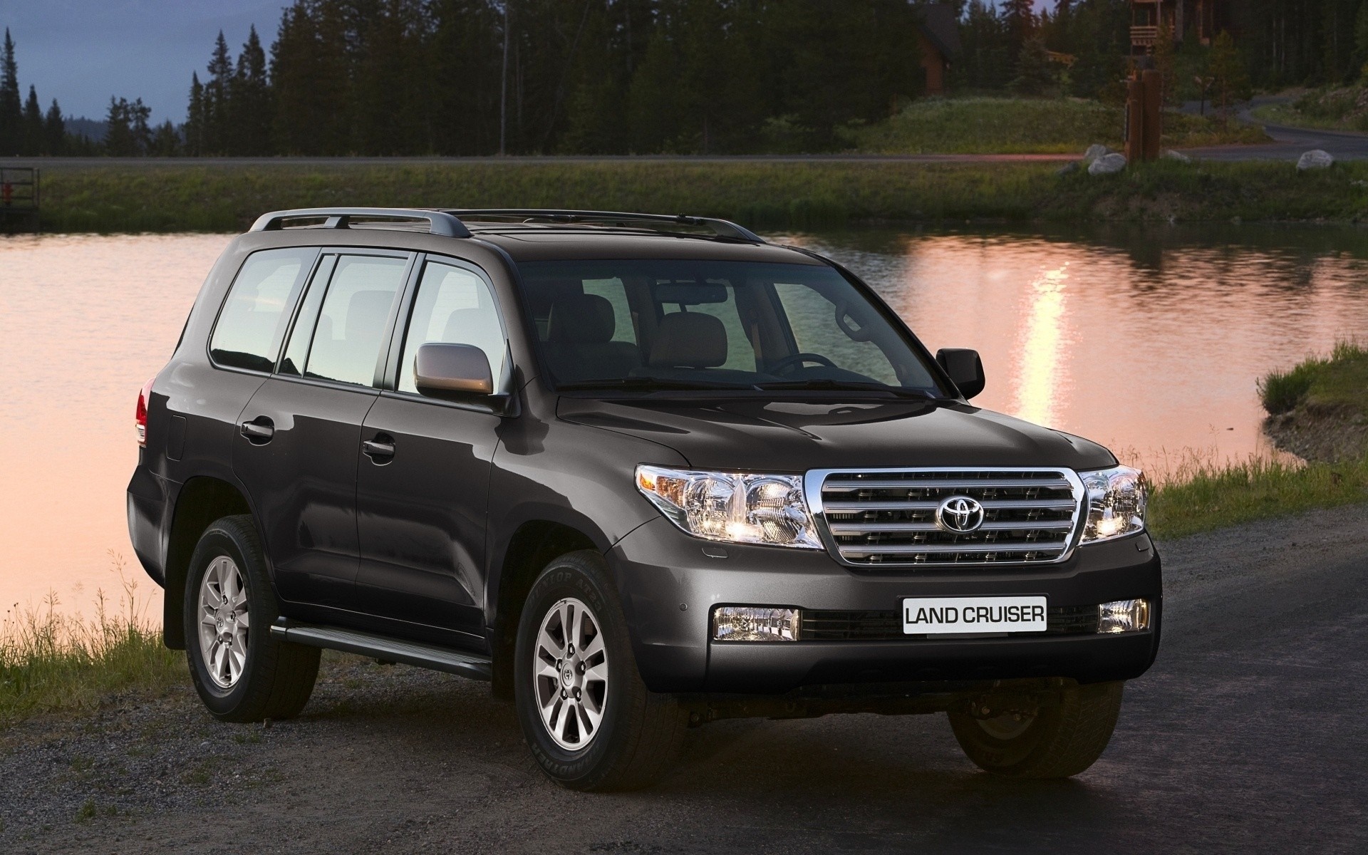 Dark gray Toyota Land Cruiser parked by a lake HD Wallpaper