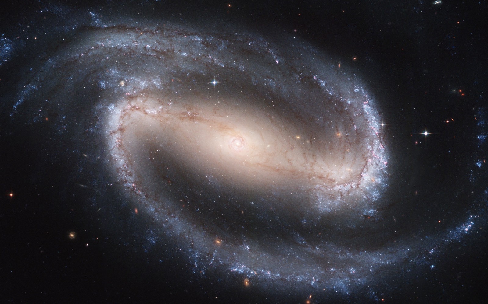 Spiral galaxy in outer space HD Wallpaper