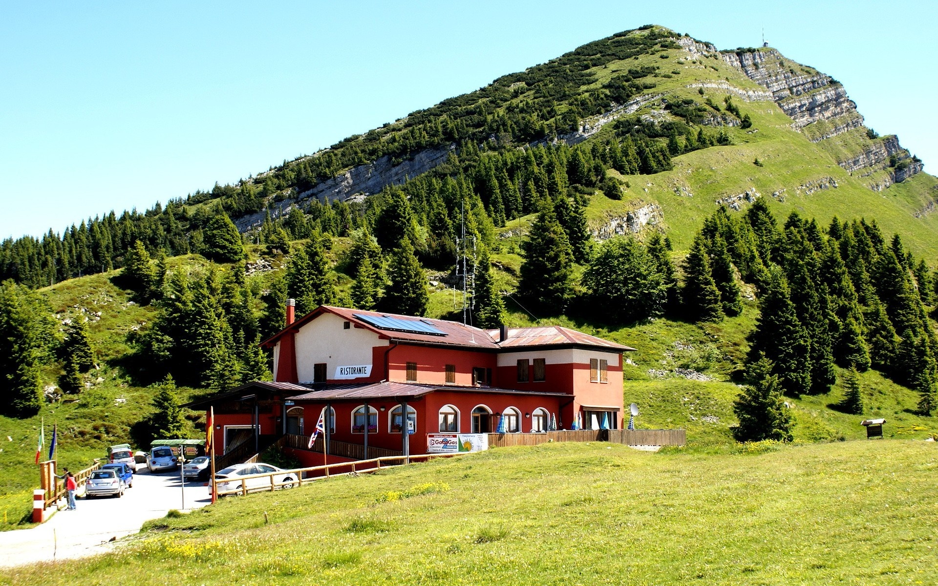 Mountain restaurant with a view of the Alps HD Wallpaper