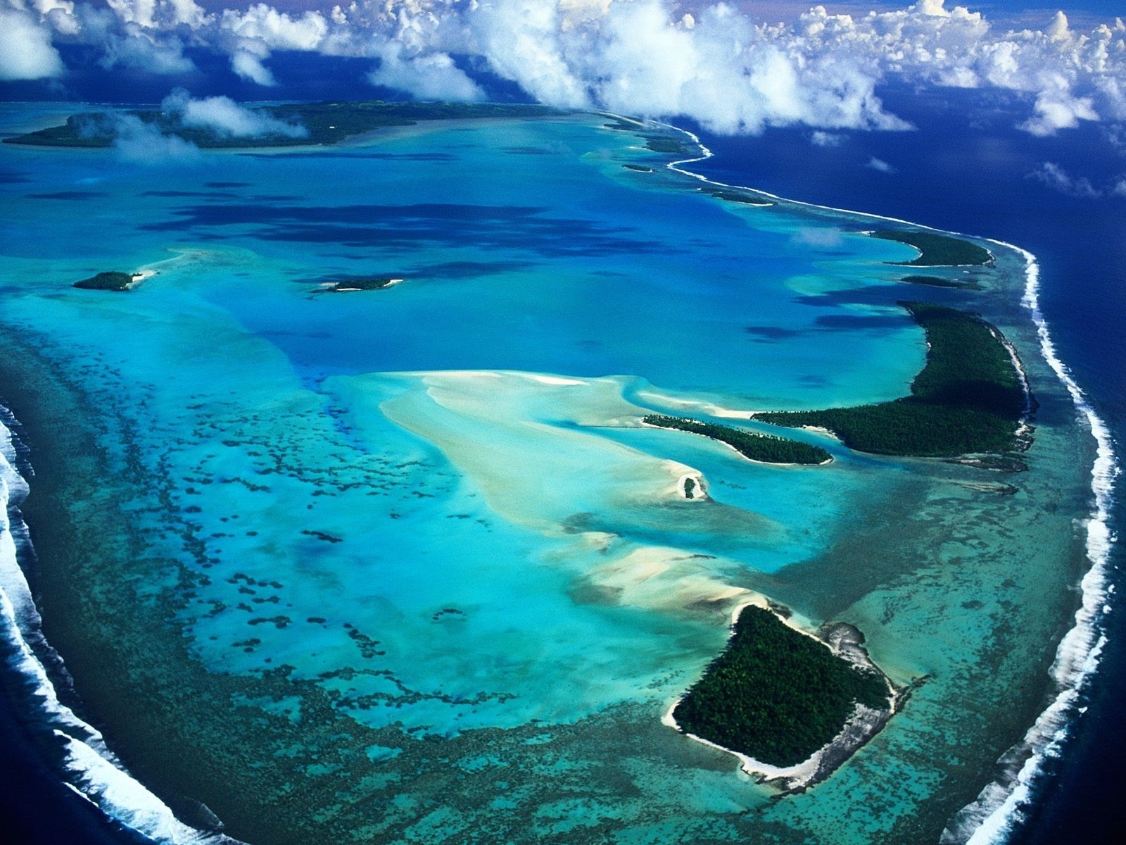 Aerial view of a tropical atoll with islands and turquoise water HD Wallpaper